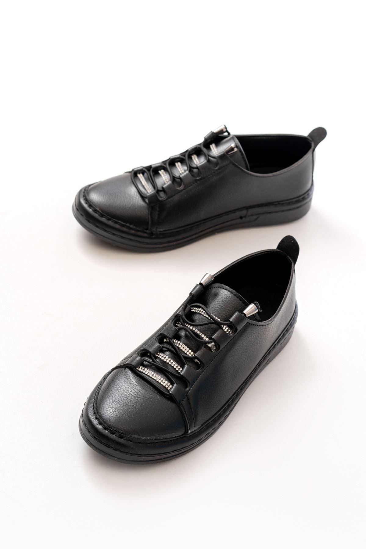 Sengpar Siyah Bağcıklı Taş Aksesuarlı Kadın Spor Ayakkabı