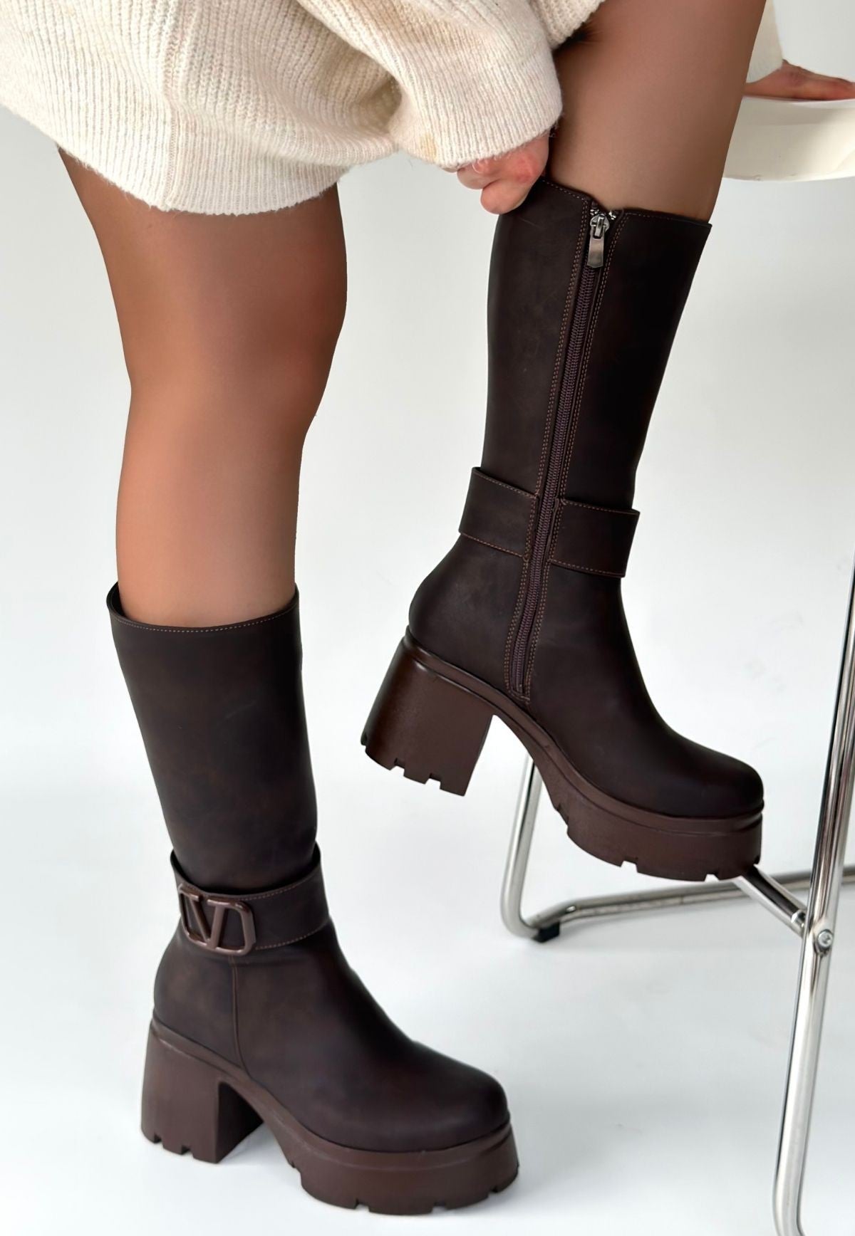 Moki Kadın Kahverengi Nubuk Tokalı Fermuarlı Topuklu Çizme