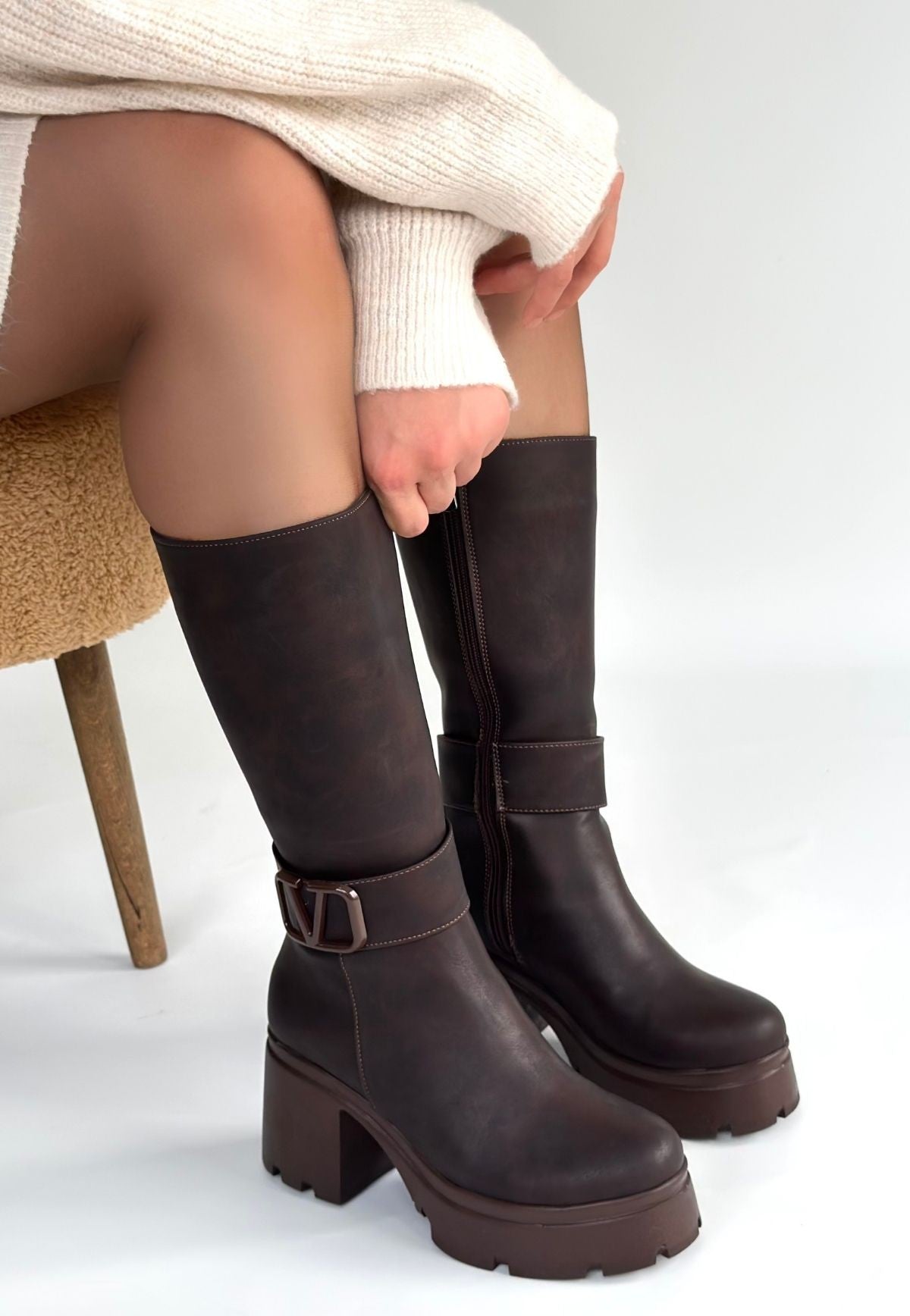 Moki Kadın Kahverengi Nubuk Tokalı Fermuarlı Topuklu Çizme