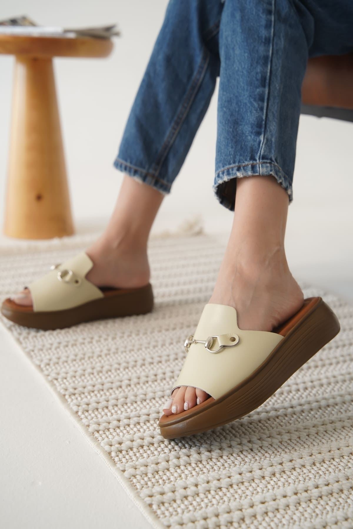 Nelly Kadın Hakiki Deri Bej Terlik