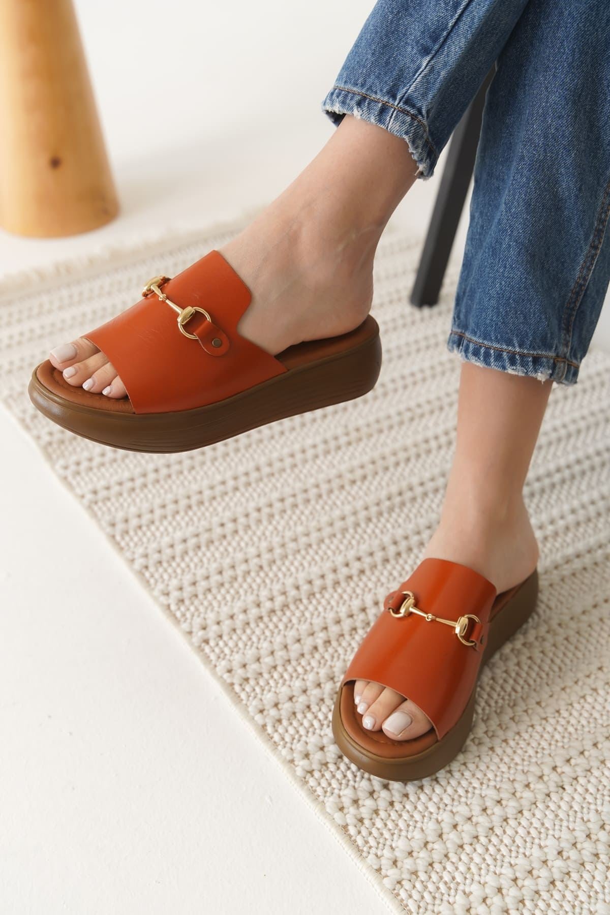 Nelly Kadın Hakiki Deri Kiremit Terlik