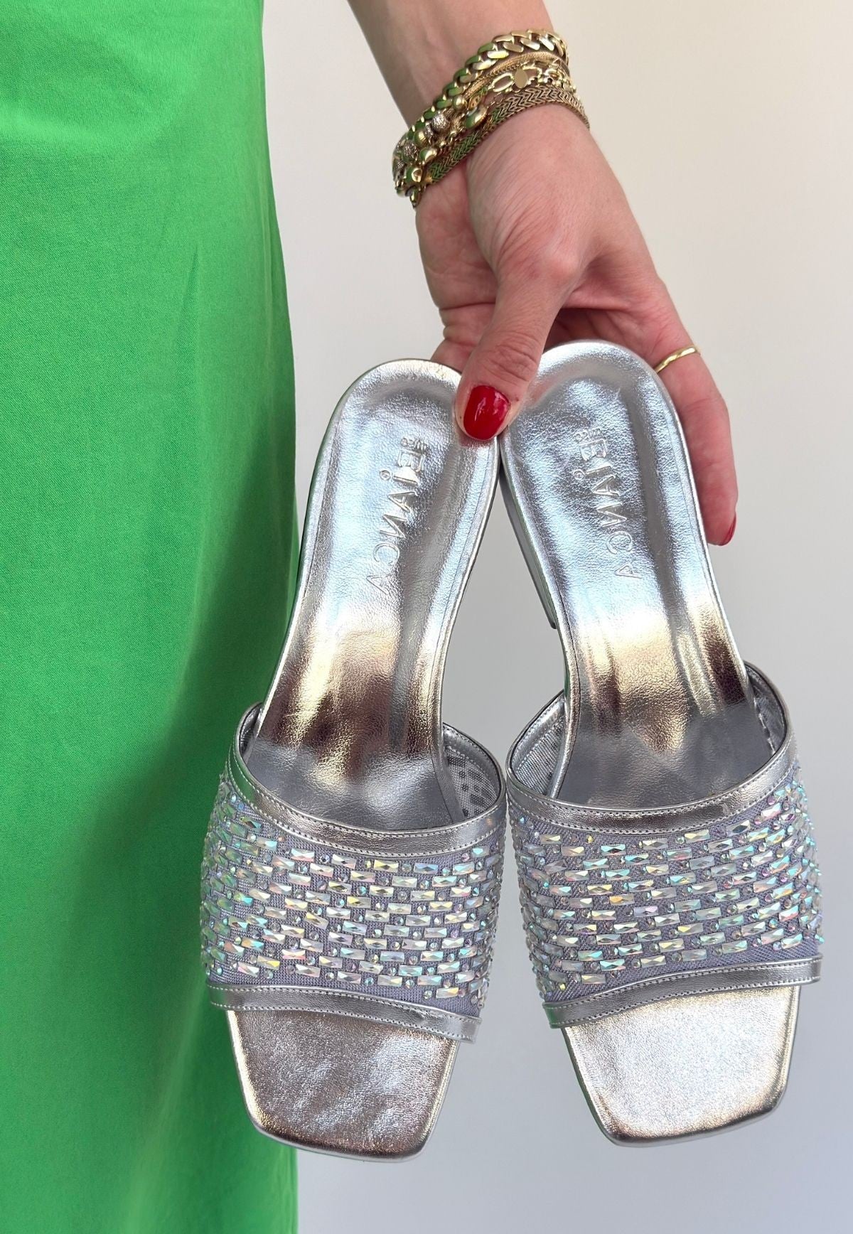 Ortu Kadın Gümüş İşlemeli Terlik