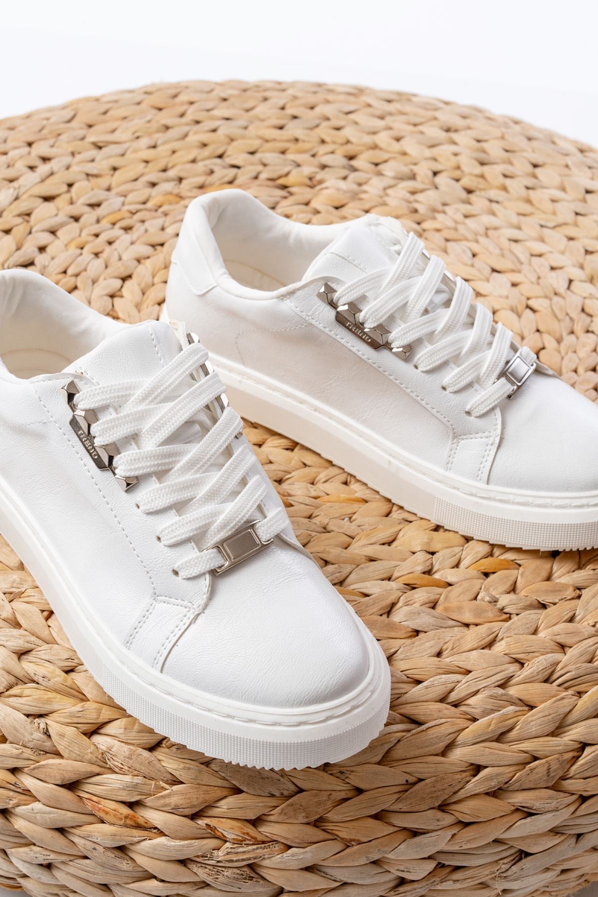 Pueng Kadın Beyaz Bağcıklı Taban Dikişli Spor Ayakkabı