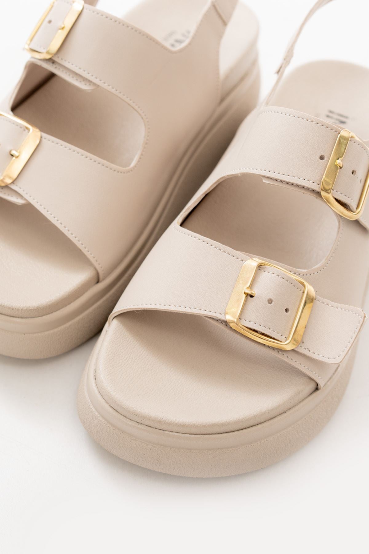 Pallani Bej Dolgu Topuk Kadın Sandalet