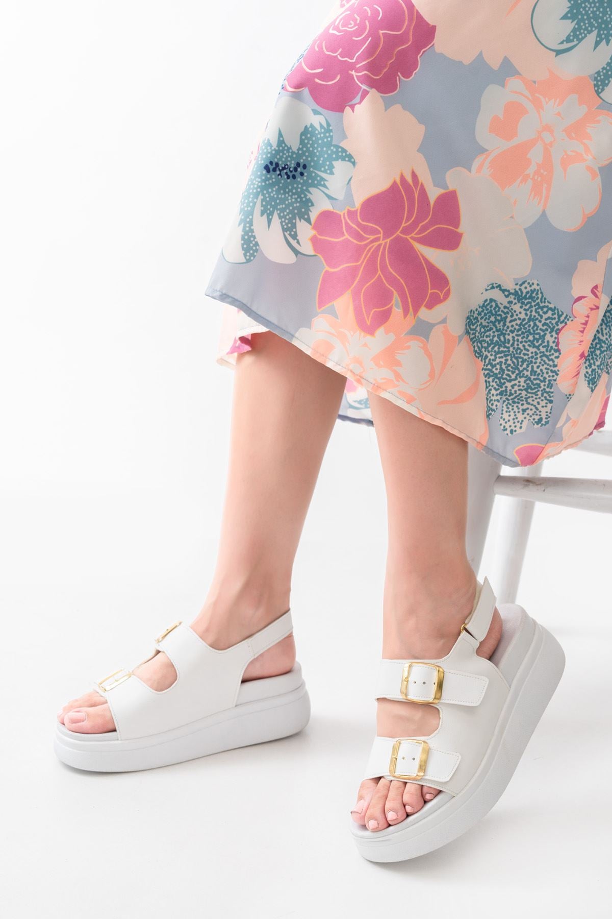 Pallani Beyaz Dolgu Topuk Kadın Sandalet