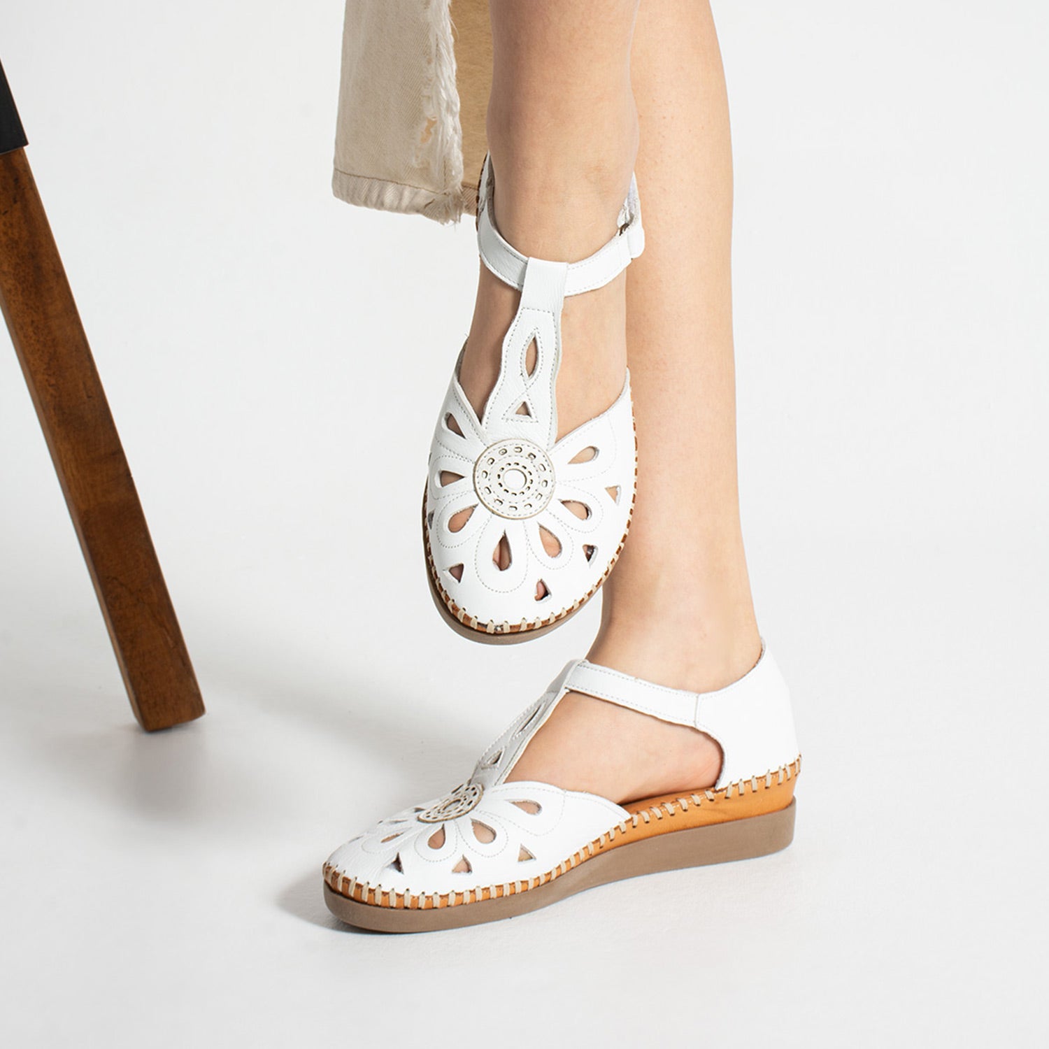 Pierre Cardin Deyra Kadın Hakiki Deri Beyaz Sandalet