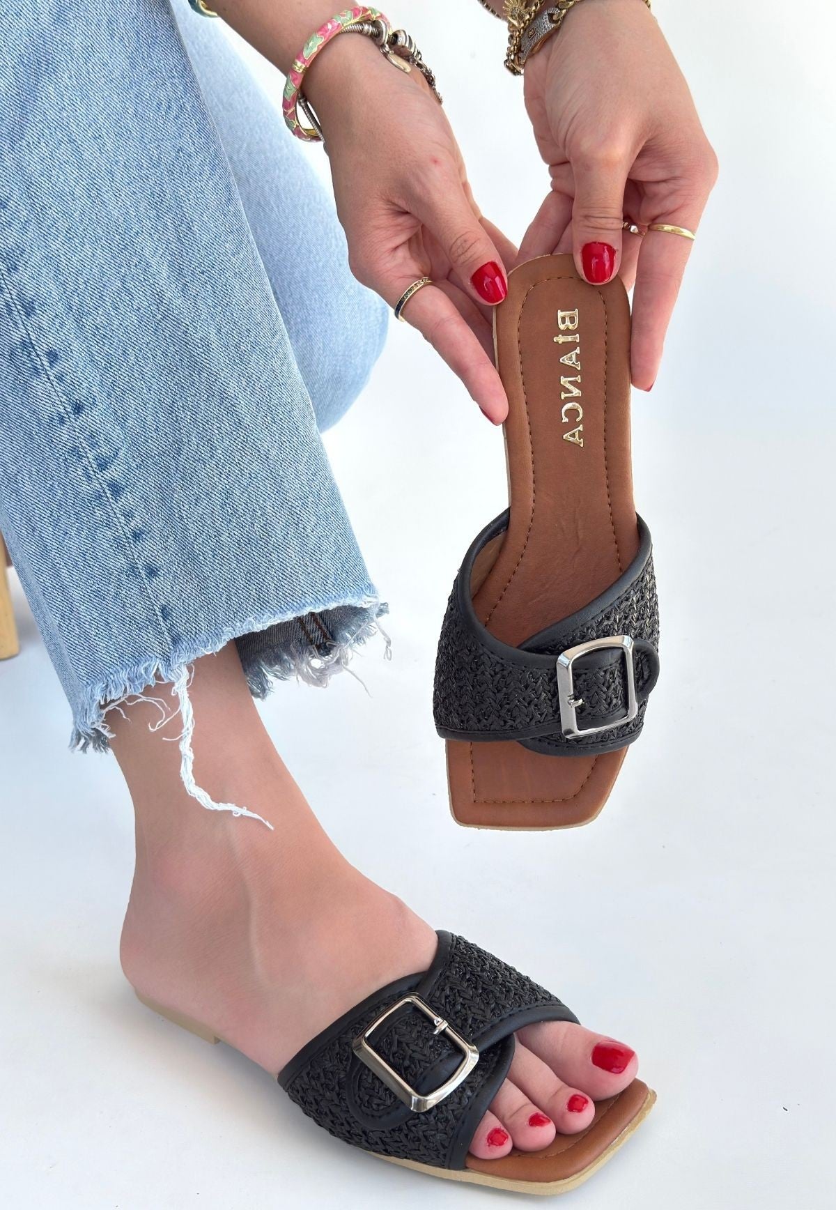 Revin Kadın Siyah Tokalı Terlik