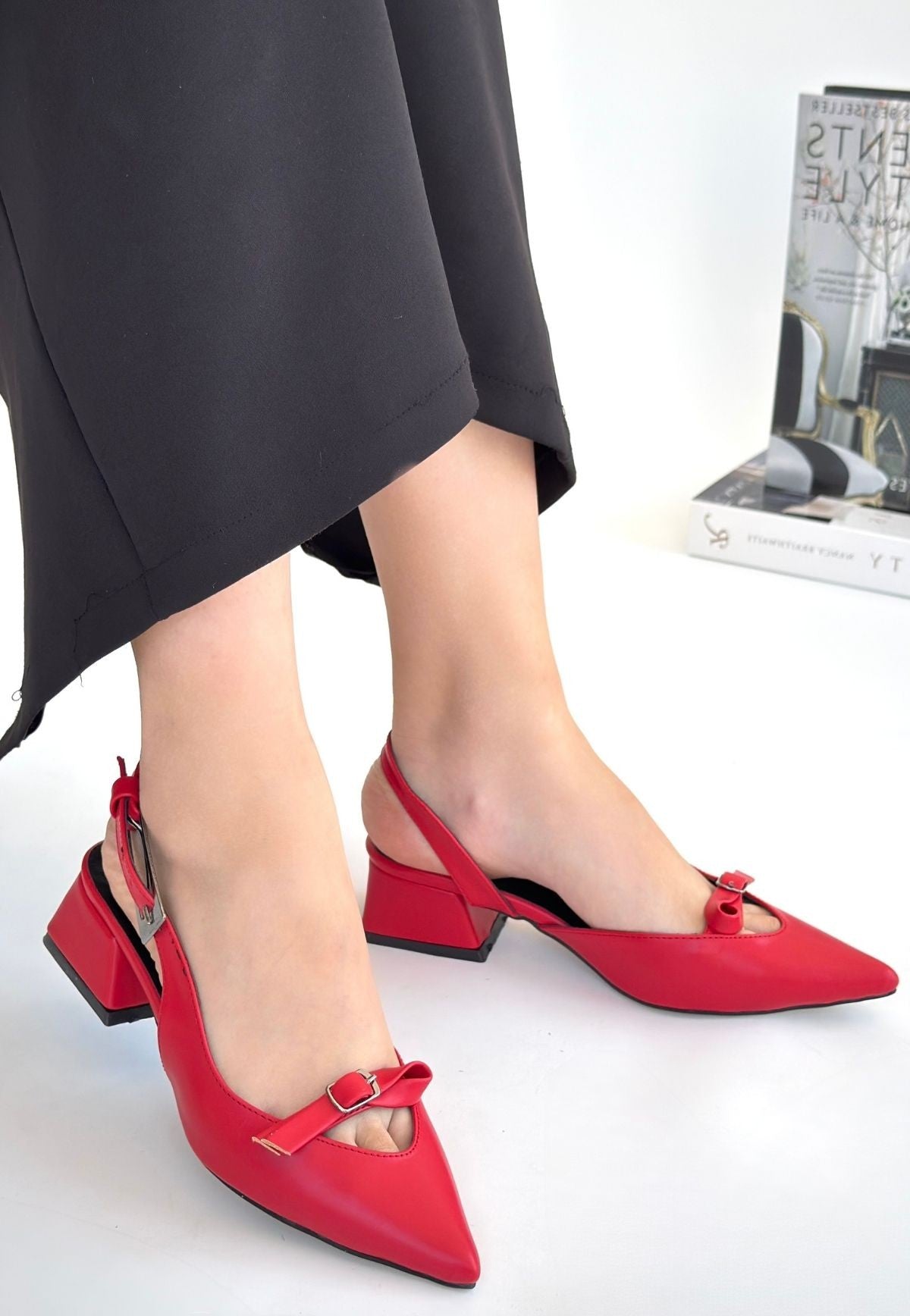 Rewat Kadın Kırmızı Tokalı Kısa Topuklu Ayakkabı