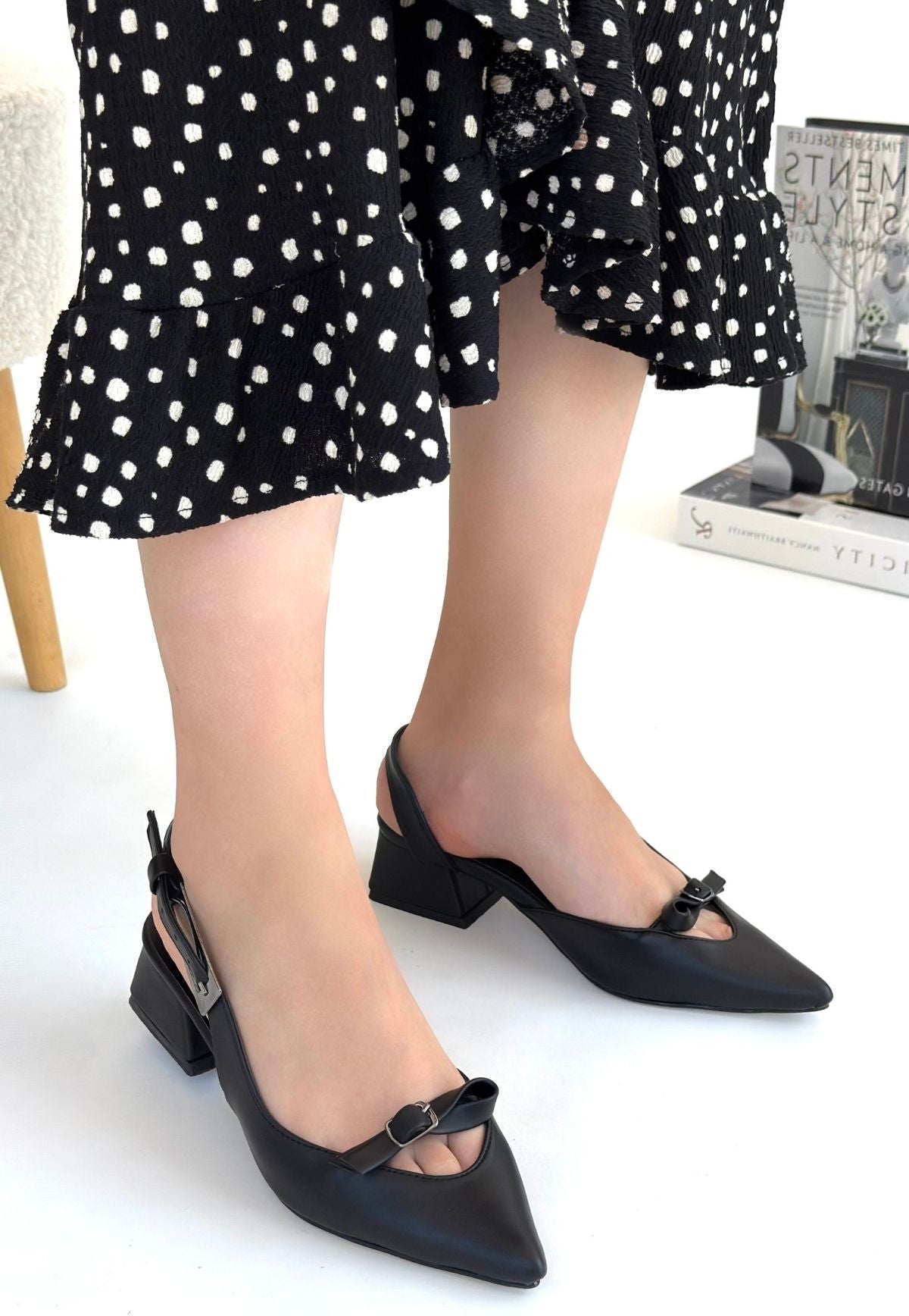 Rewat Kadın Siyah Tokalı Kısa Topuklu Ayakkabı