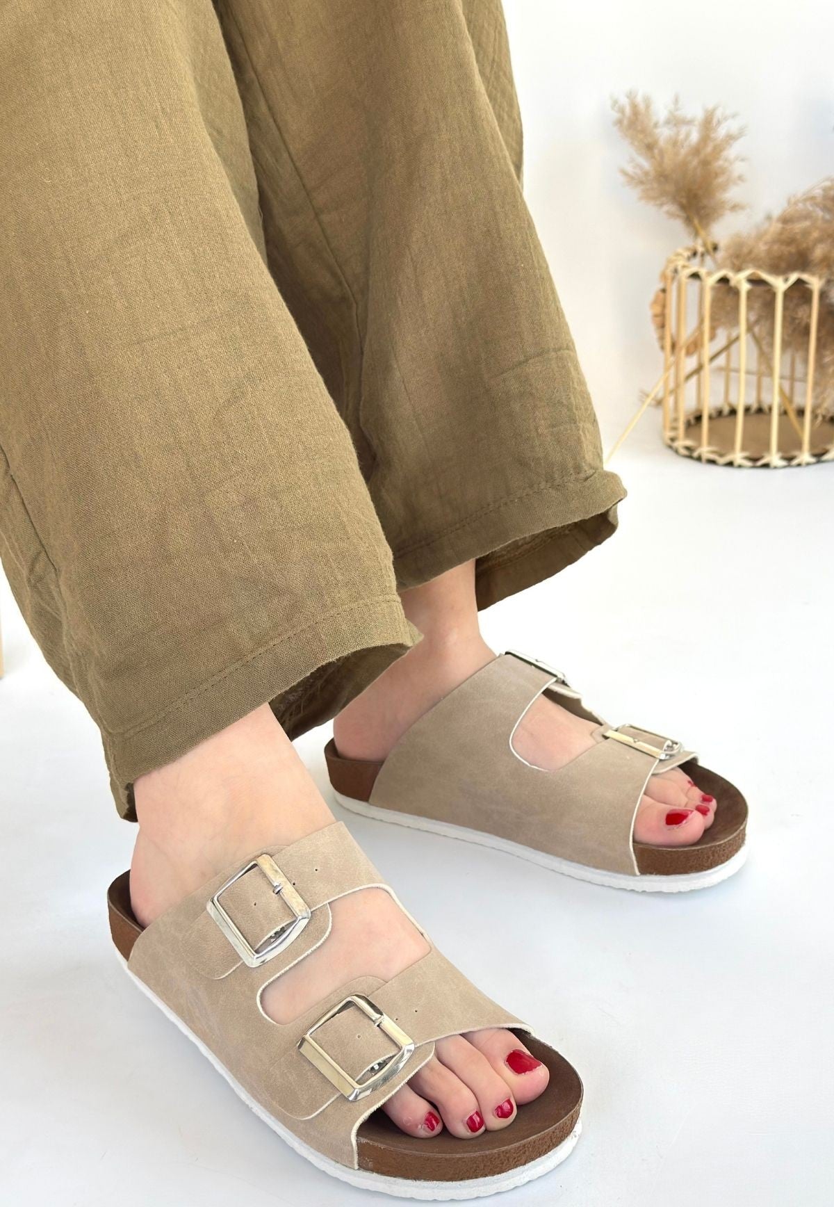 Rıno Kadın Ten Nubuk Kemerli Terlik