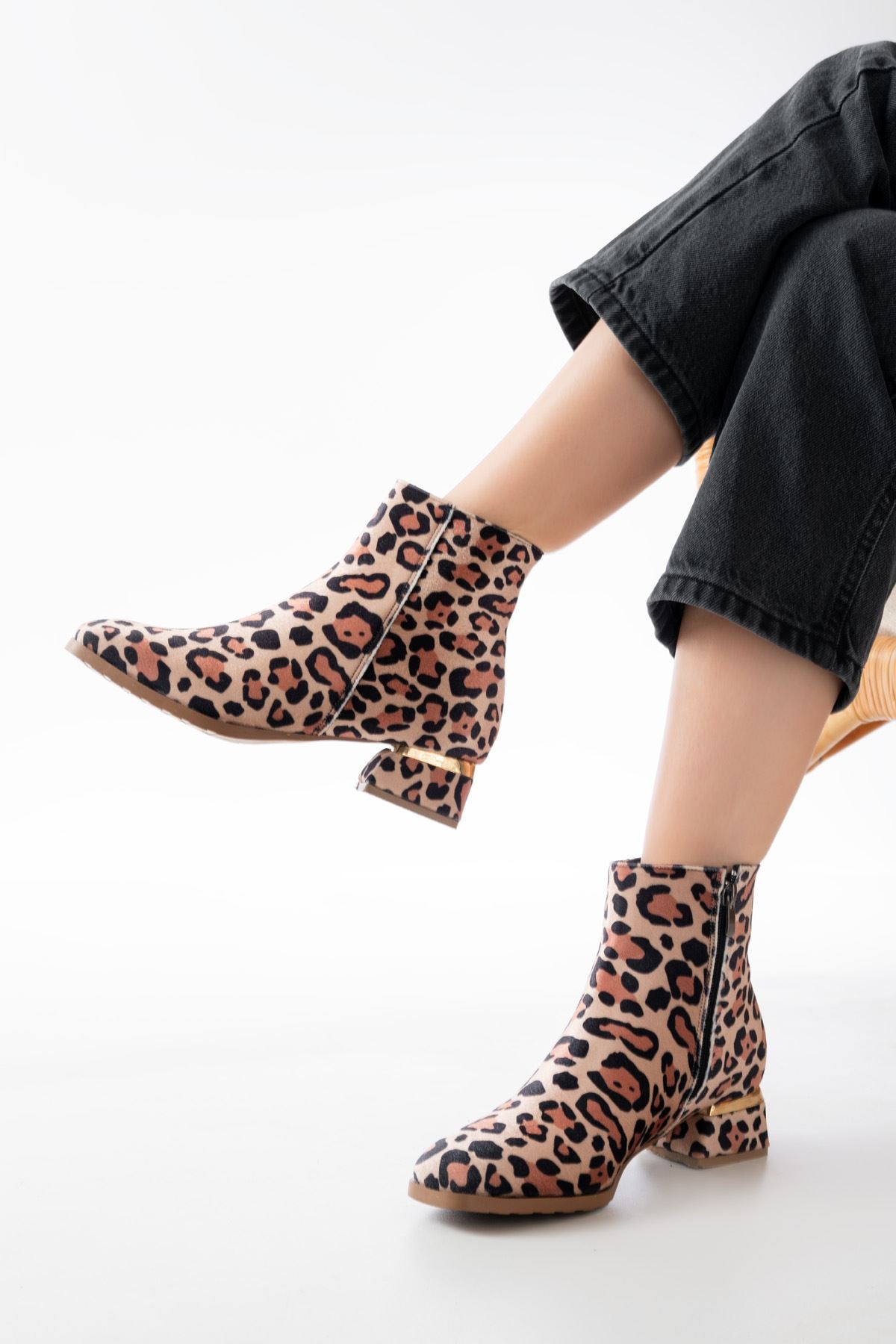 Vilhan Leopar Topuklu Fermuarlı Kadın Bot