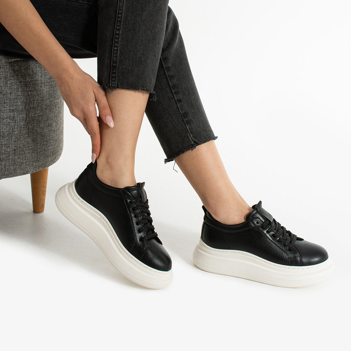 Rodon Kadın Metalik Siyah Spor Ayakkabı