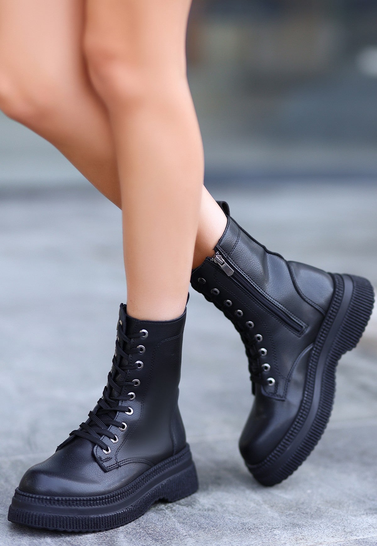 Roxan Siyah Kadın Bağcıklı Bot