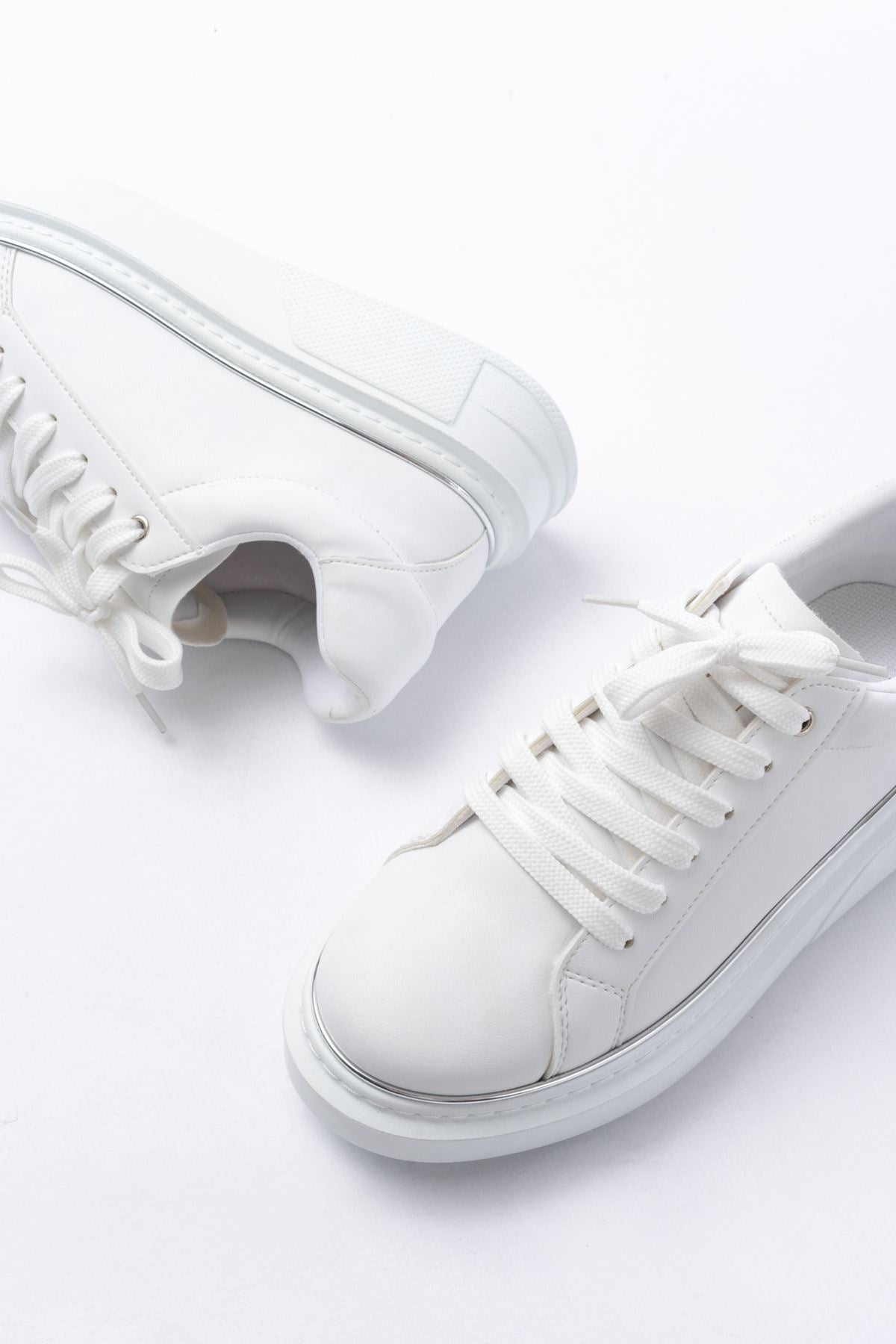 Sandery Kadın Beyaz Gümüş Bağcıklı Dikişli Spor Ayakkabı