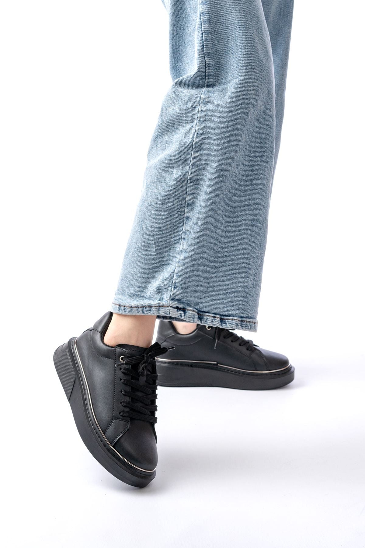 Sandery Kadın Siyah Platin Bağcıklı Dikişli Spor Ayakkabı