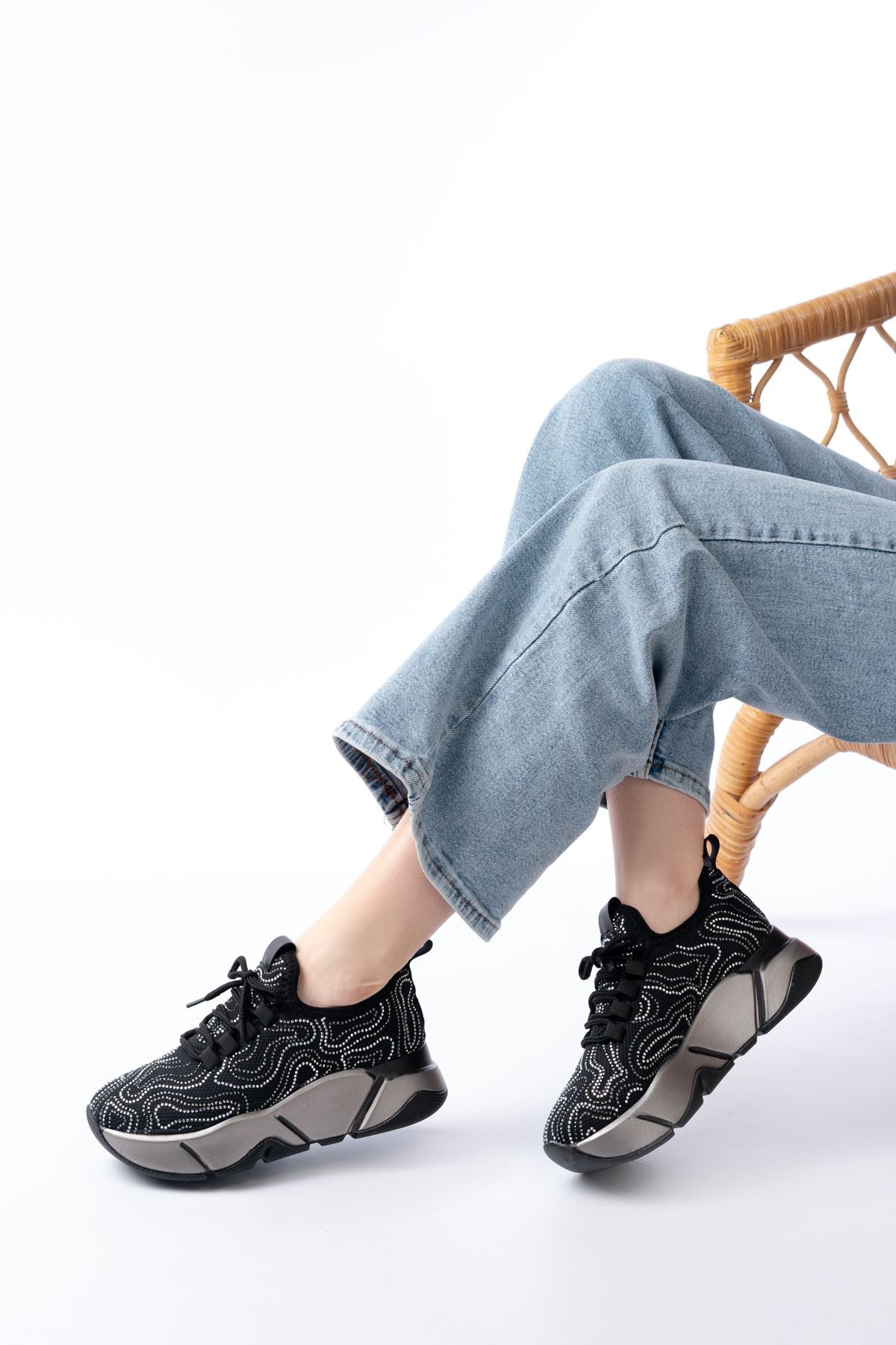 Revor Kadın Siyah Fileli Gümüş Taşlı Platin Taban Spor Ayakkabı