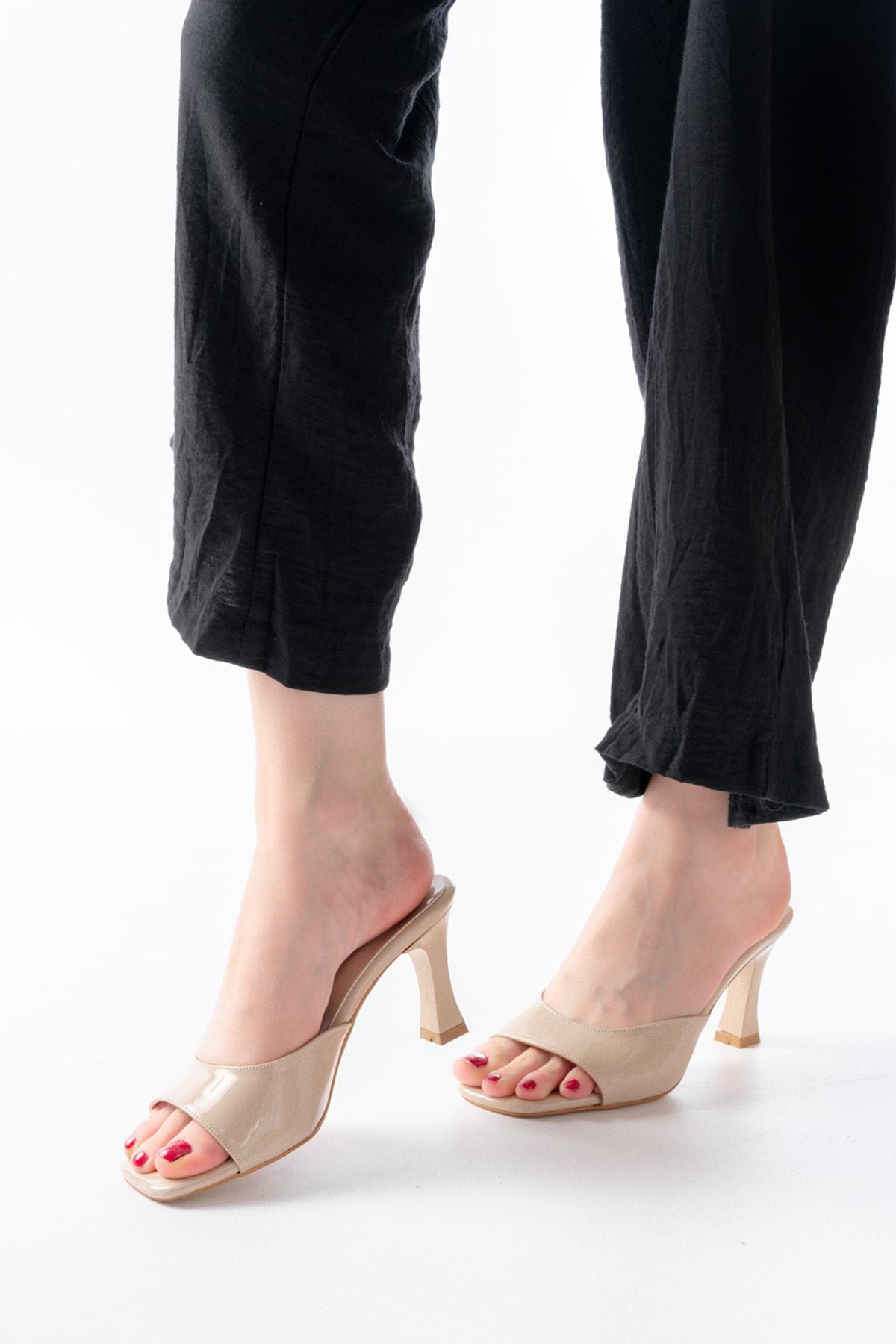 Nyheus Bej Rugan Topuklu Kadın Terlik