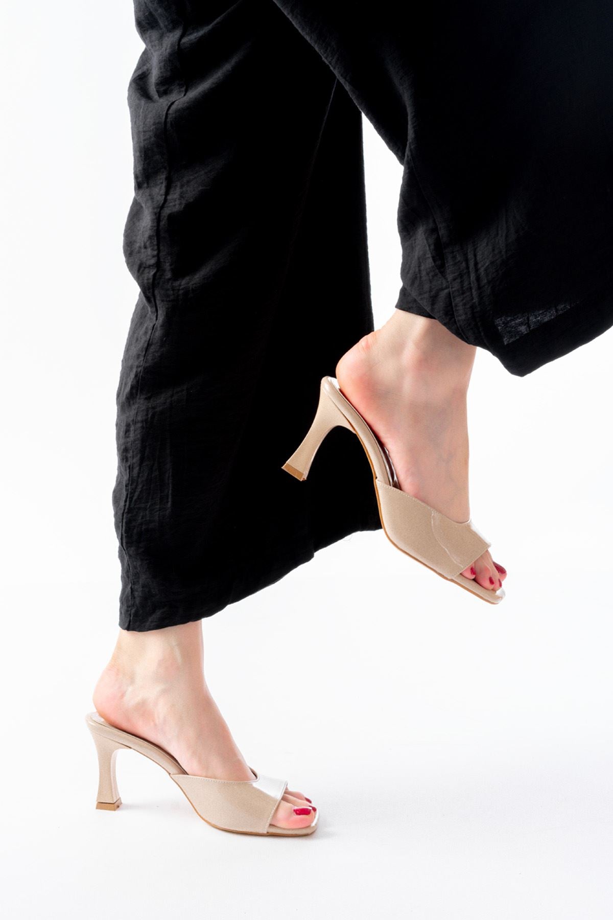 Nyheus Bej Rugan Topuklu Kadın Terlik