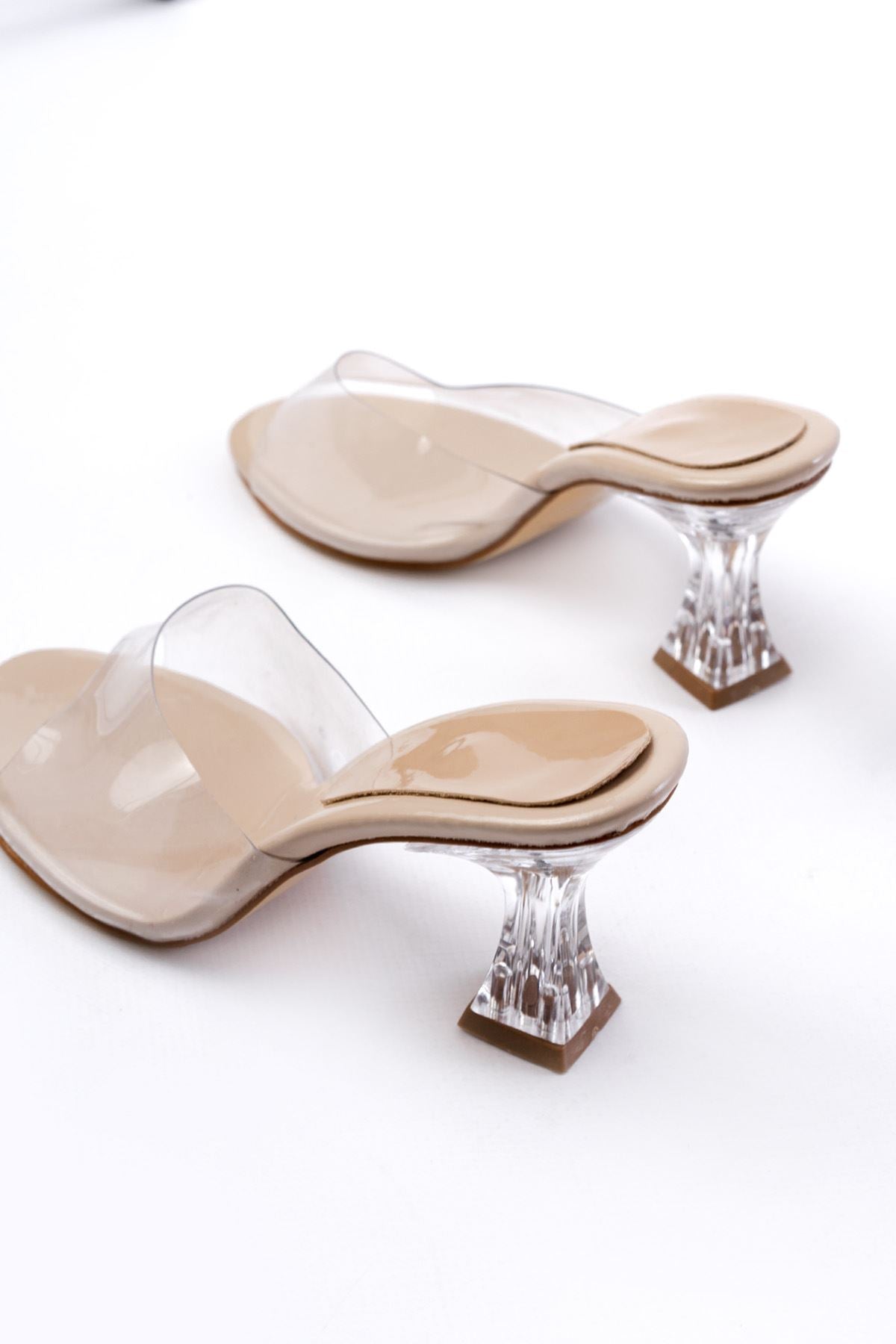 Prument Bej Rugan Şeffaf Bantlı Şeffaf Topuklu Yuvarlak Burunlu Kadın Terlik