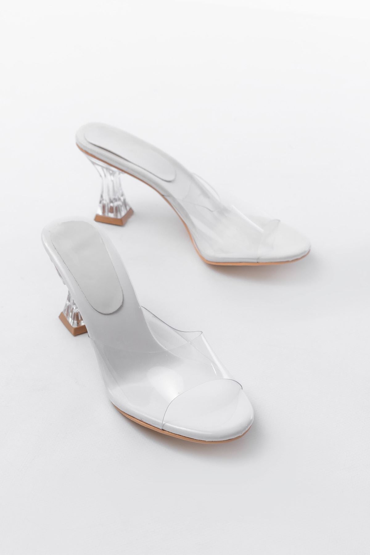 Prument Beyaz Rugan Şeffaf Bantlı Şeffaf Topuklu Yuvarlak Burunlu Kadın Terlik