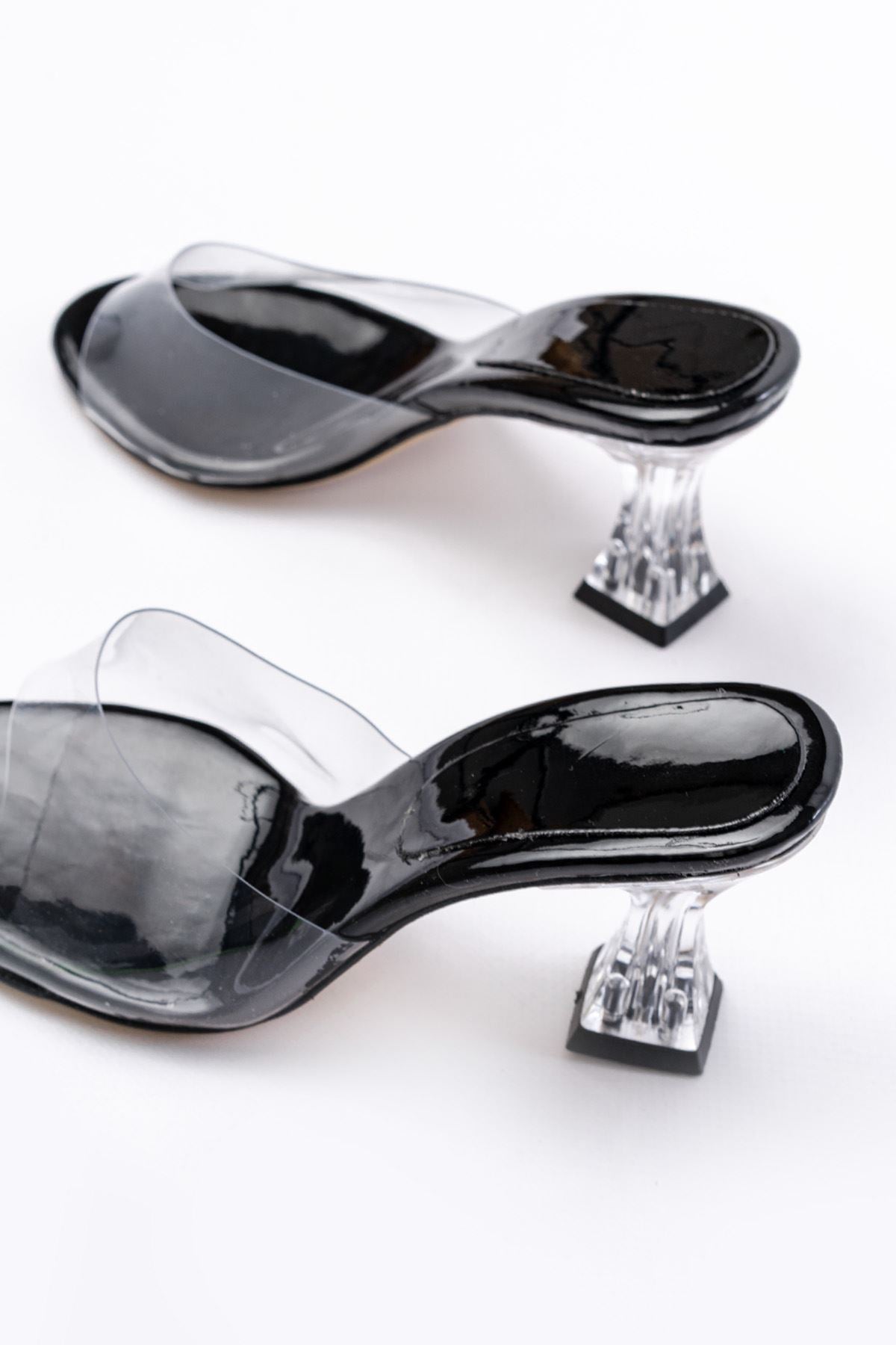 Prument Siyah Rugan Şeffaf Bantlı Şeffaf Topuklu Yuvarlak Burunlu Kadın Terlik