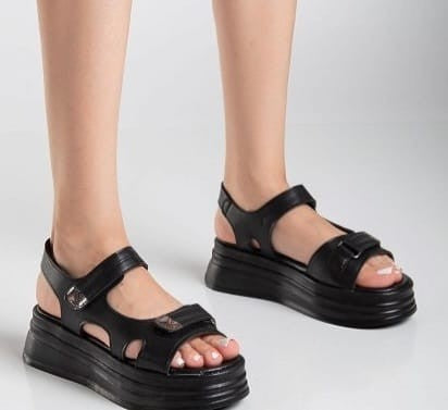 Saide Kadın Siyah Cırt Cırtlı Sandalet