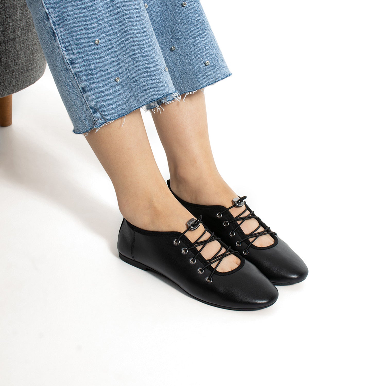 Santa Kadın Bağcık Detaylı Hakiki Deri Siyah Babet Ayakkabı