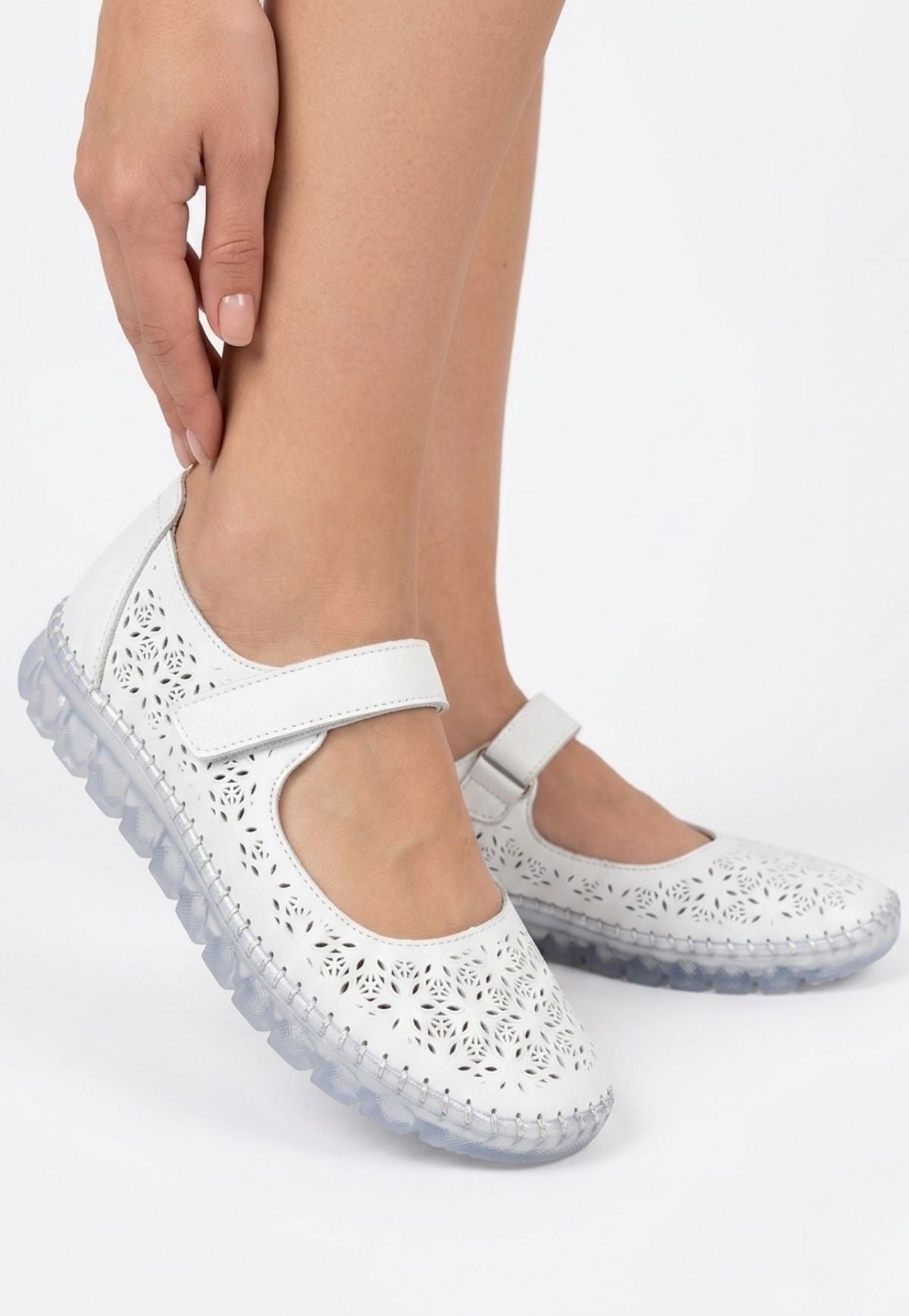 Sina Beyaz Deri Cırt Cırtlı Babet Ayakkabı