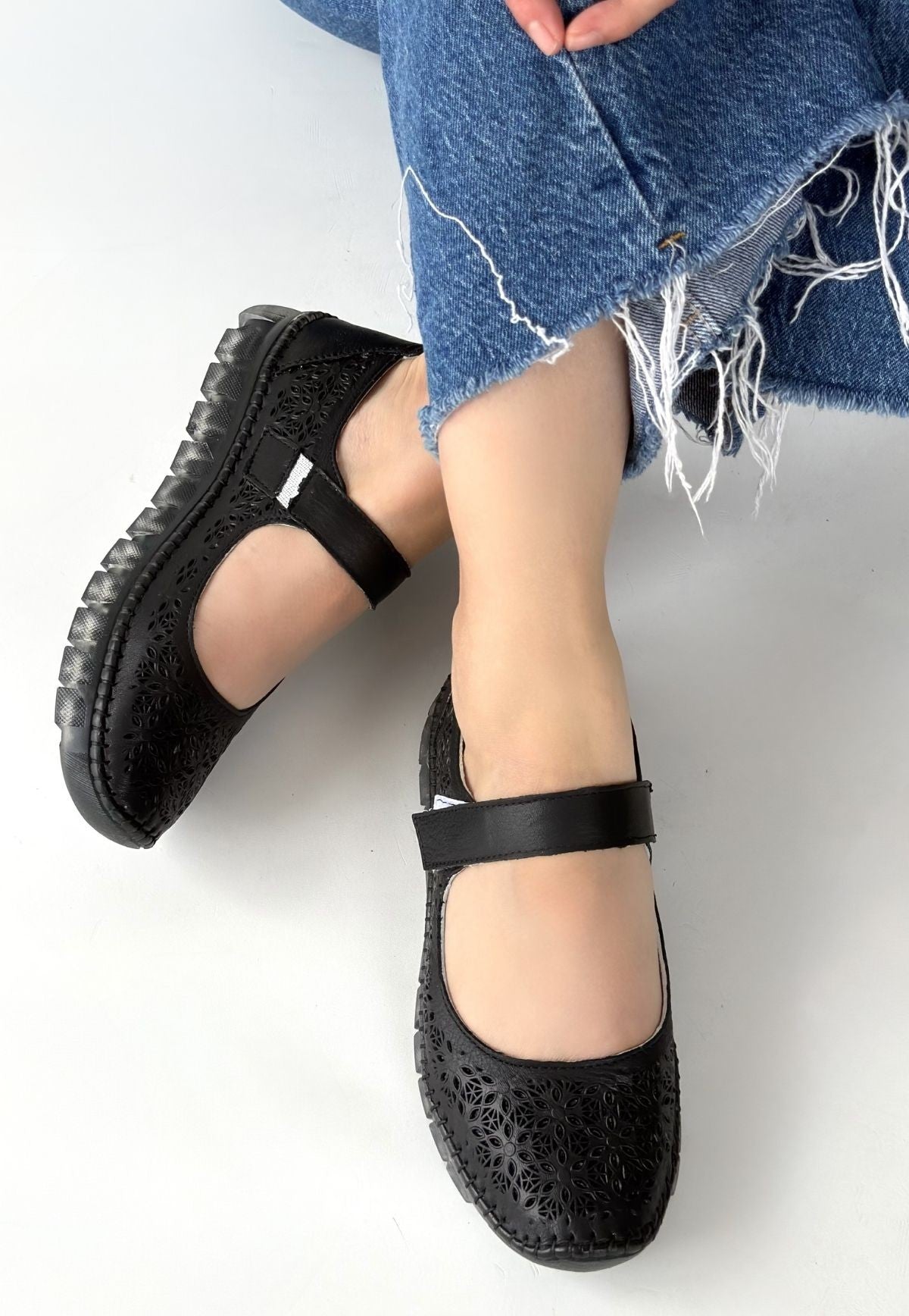 Sina Siyah Deri Cırt Cırtlı Babet Ayakkabı