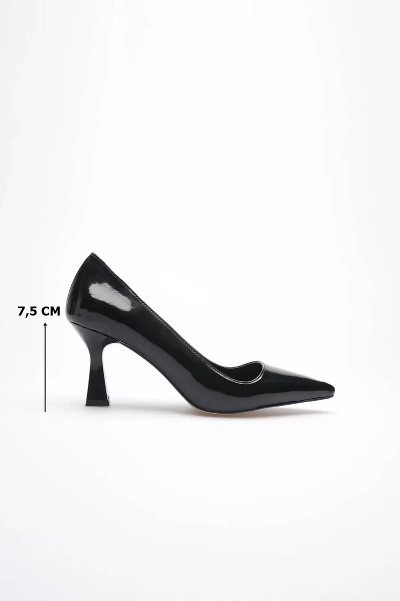 Lessa Siyah Rugan Sivri Burun Orta Topuklu Kadın Stiletto TR20MS02E