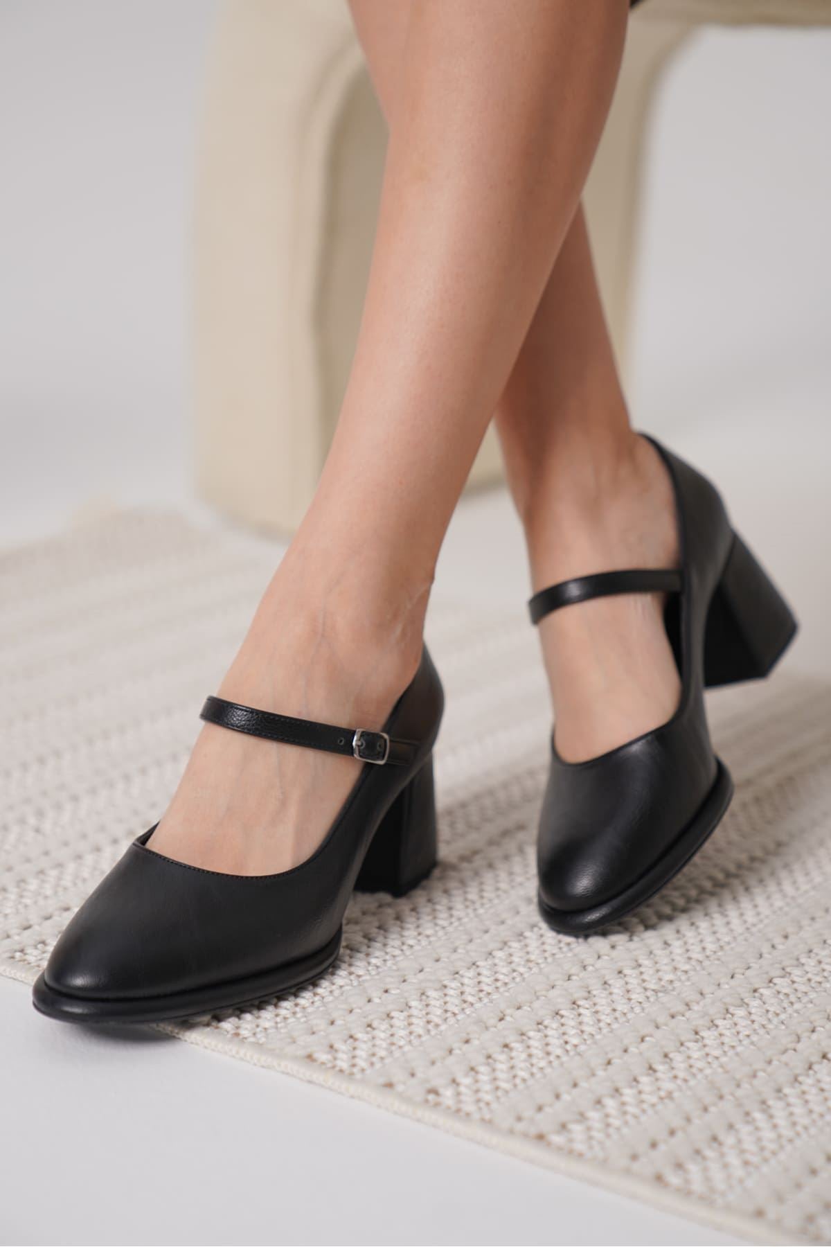 Slay Kadın Siyah Tokalı Topuklu Ayakkabı