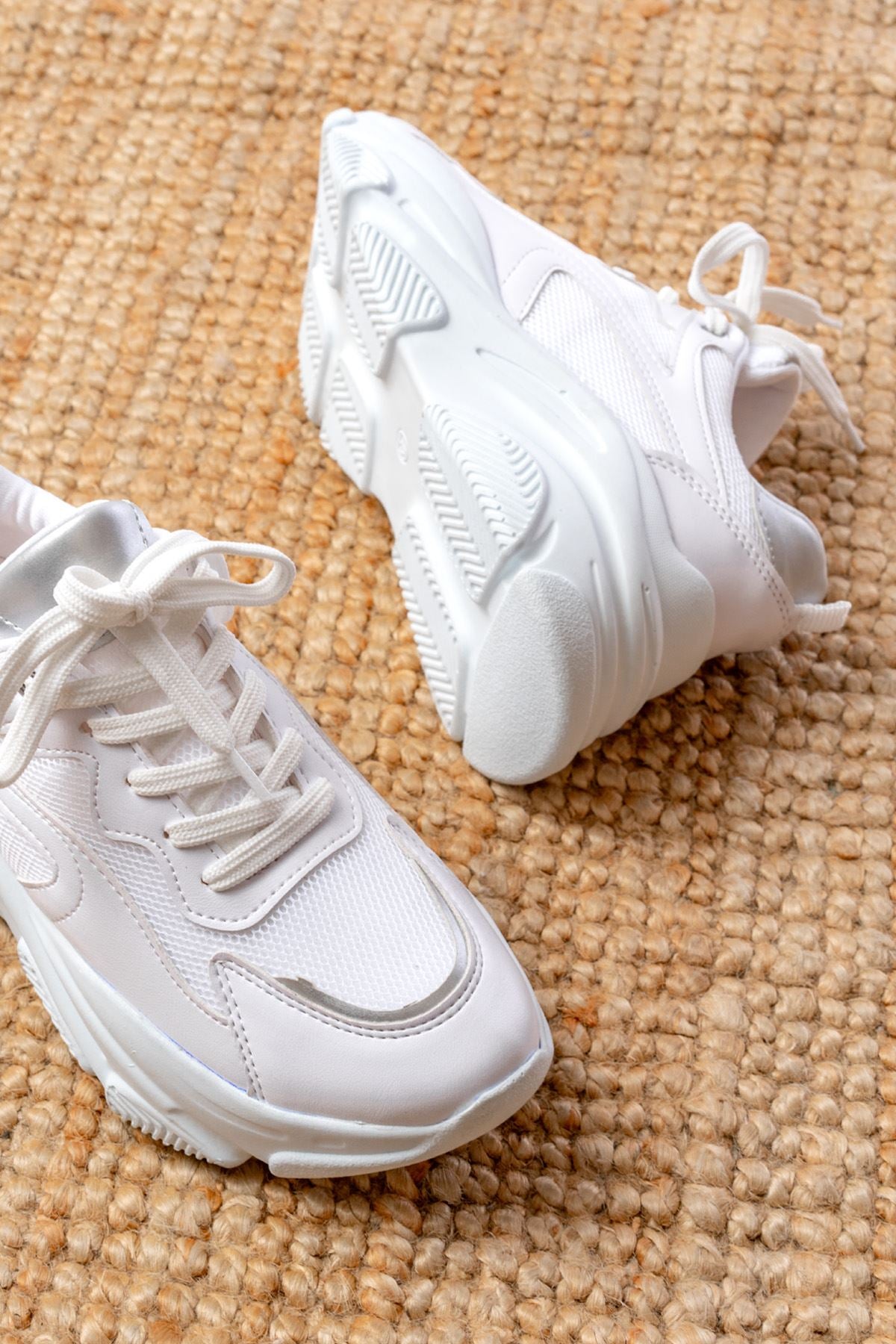 Kubanche Beyaz Gümüş Bağcıklı Fileli Günlük Spor Ayakkabı