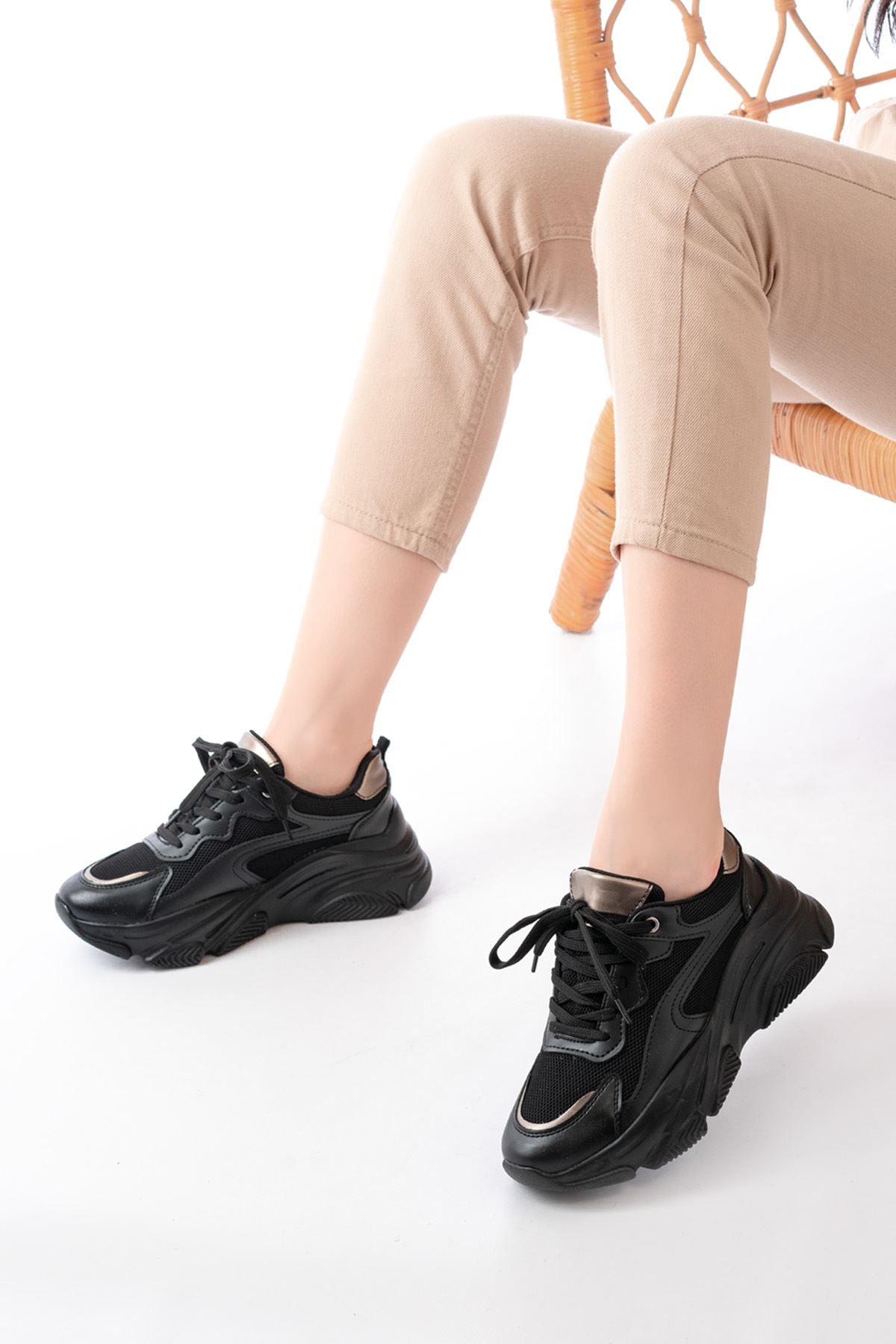 Kubanche Siyah Platin Bağcıklı Fileli Spor Ayakkabı