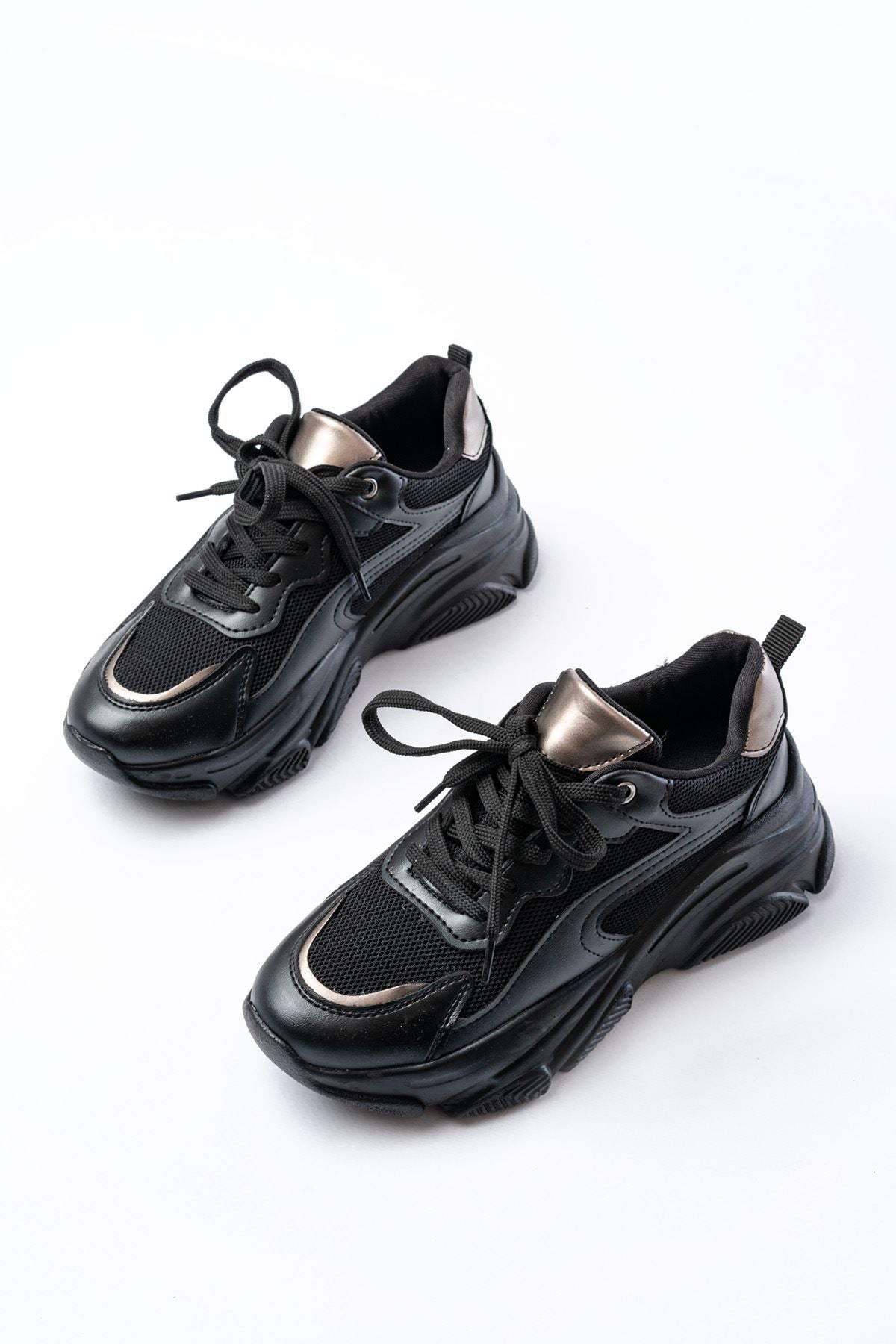 Kubanche Siyah Platin Bağcıklı Fileli Spor Ayakkabı