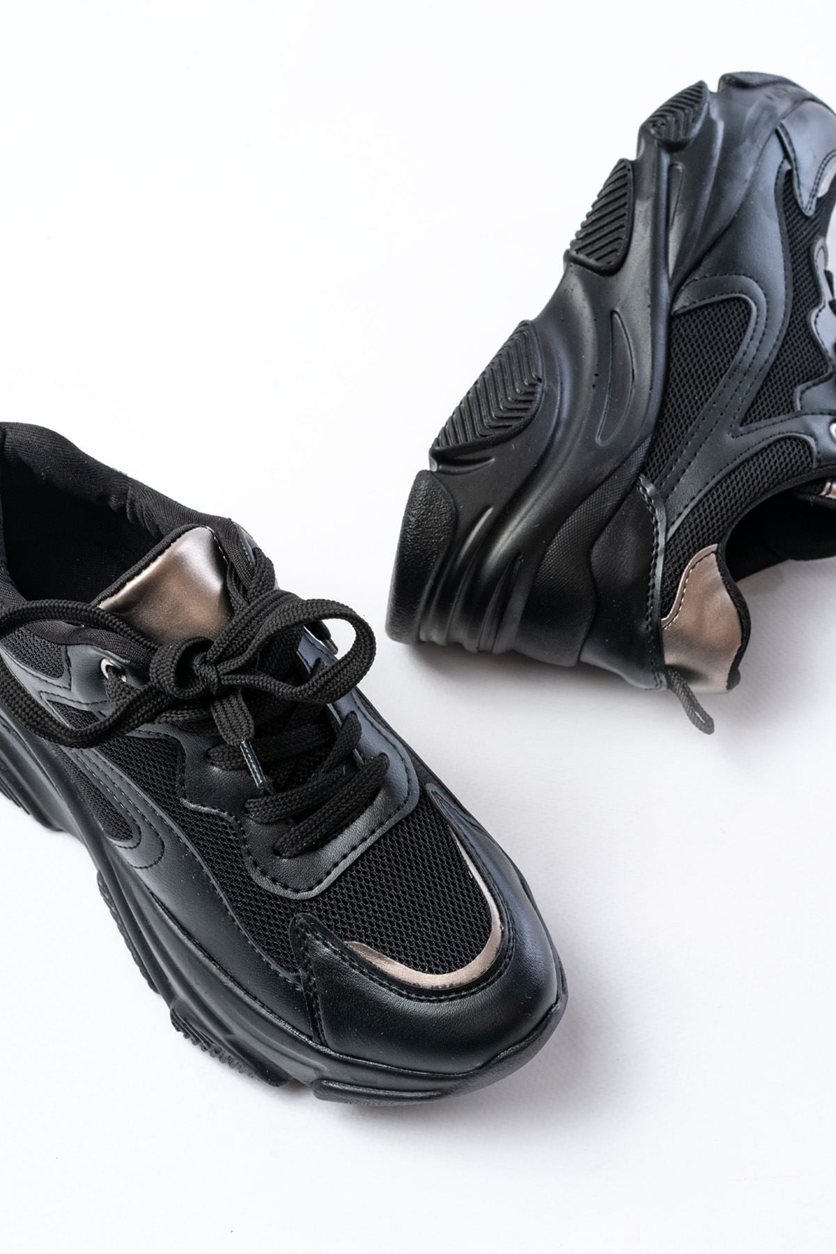 Kubanche Siyah Platin Bağcıklı Fileli Spor Ayakkabı