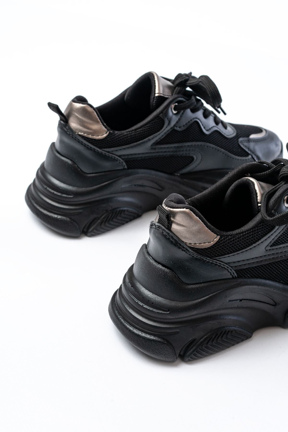 Kubanche Siyah Platin Bağcıklı Fileli Spor Ayakkabı