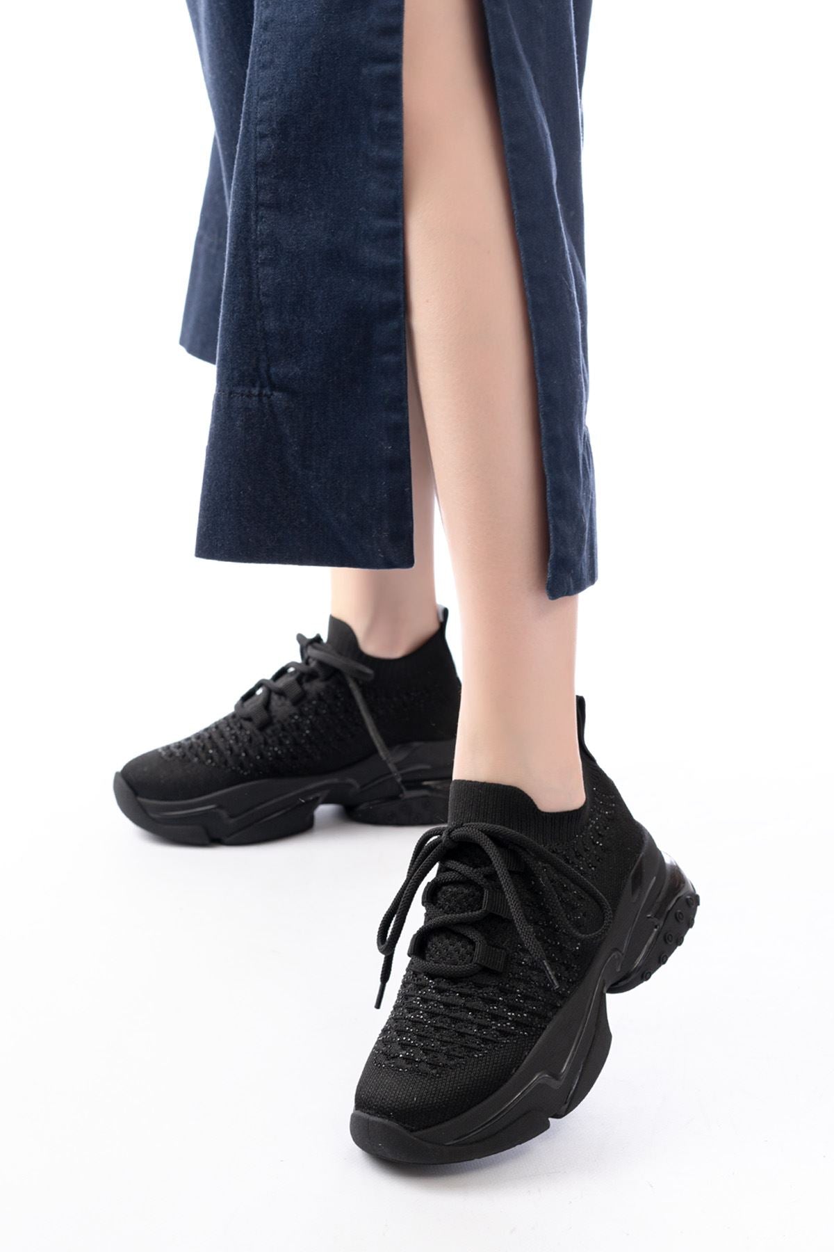 Gylary Siyah Bağcıklı Fileli Taş Aksesuarlı Kadın Spor Ayakkabı