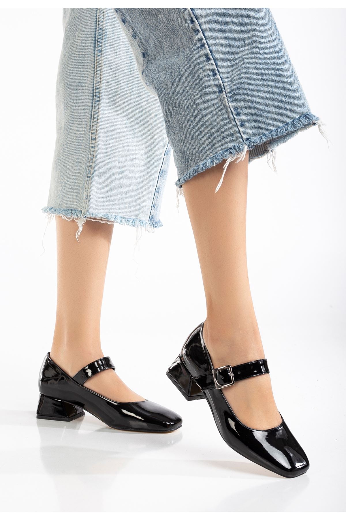 Mnaramis Siyah Rugan Kadın Kısa Topuklu Ayakkabı