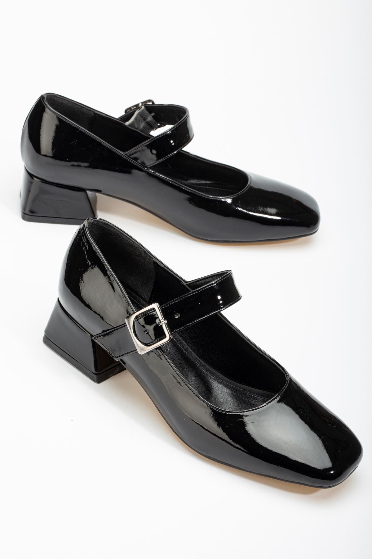 Mnaramis Siyah Rugan Kadın Kısa Topuklu Ayakkabı