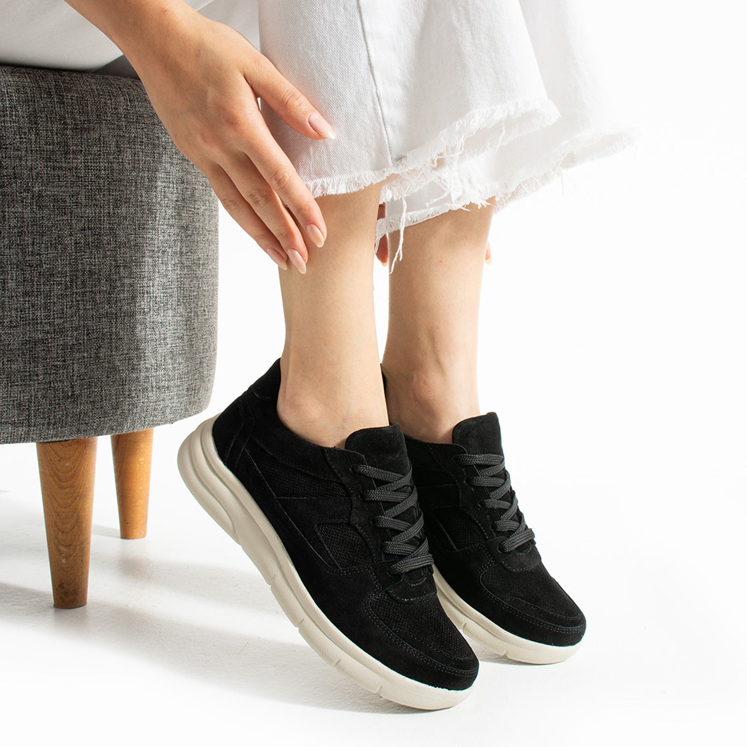 Sverko Kadın Hakiki Süet Deri Siyah Spor Ayakkabı