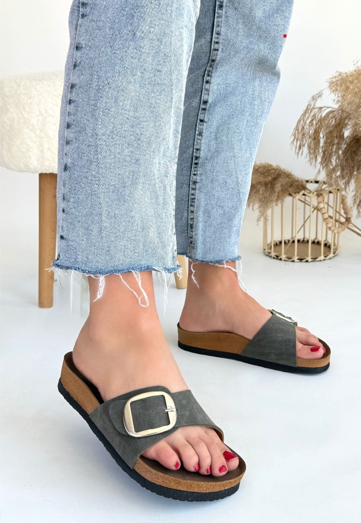 Zooy Geniş Tokalı Yeşil Nubuk Kadın Terlik