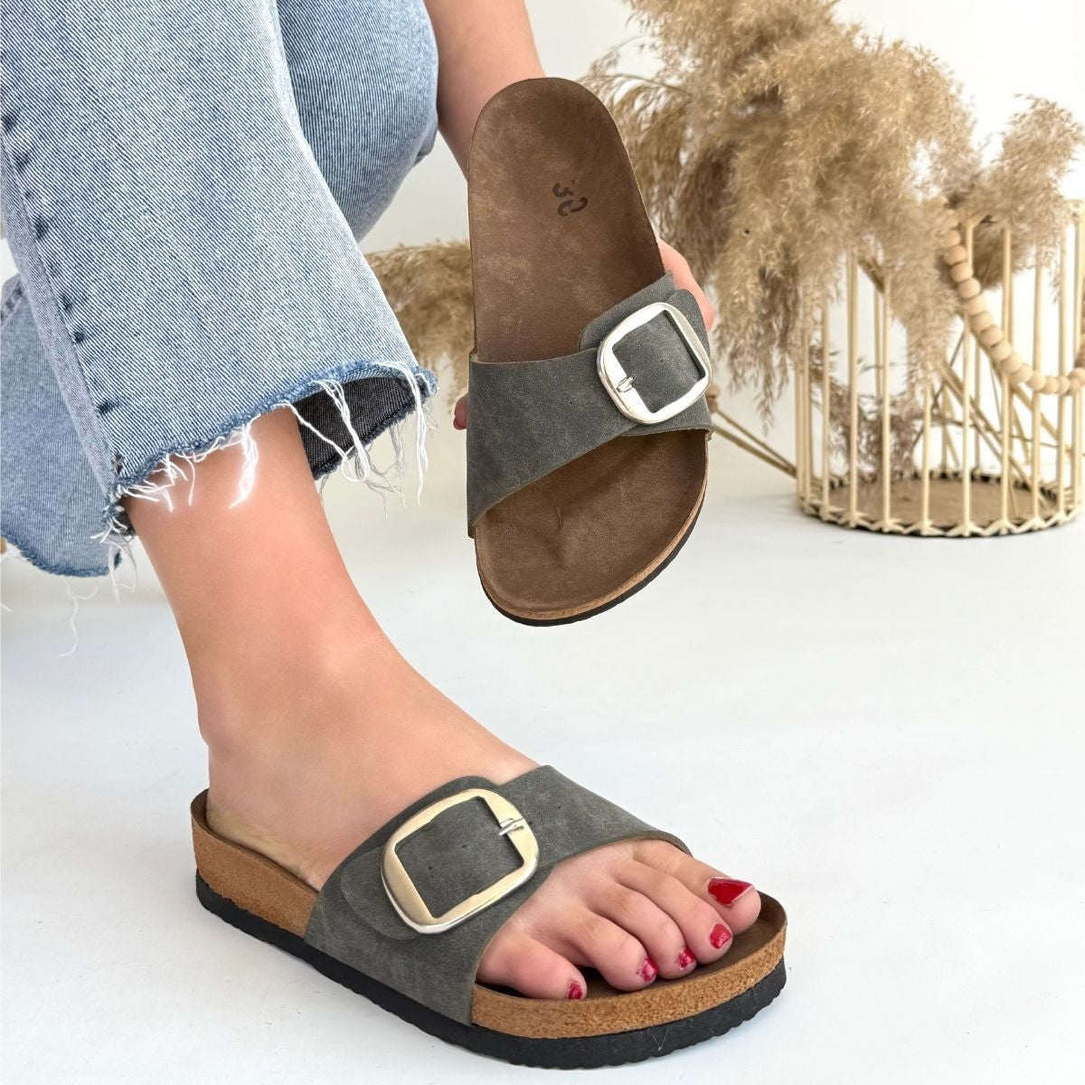 Zooy Geniş Tokalı Yeşil Nubuk Kadın Terlik