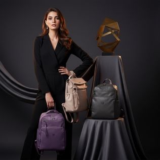 kadın sırt çantası modelerinde %60'a varan indirimler