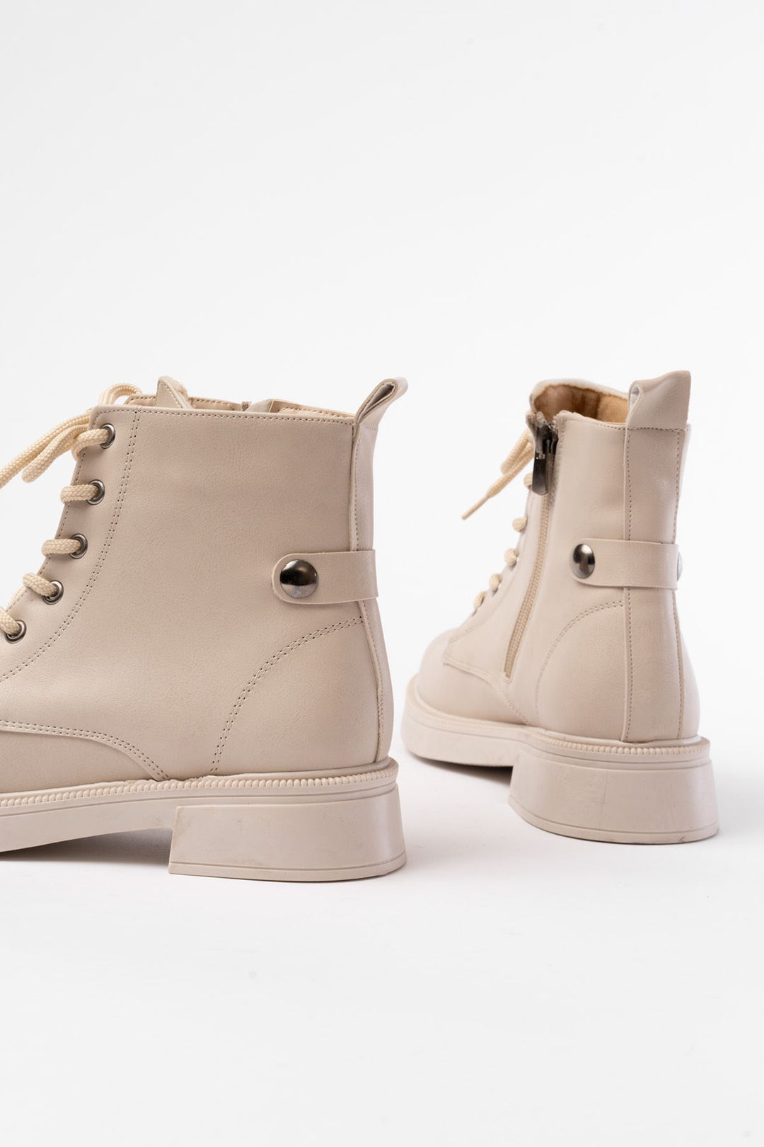 Lauran Bej Bağcıklı Fermuarlı Kadın Bot