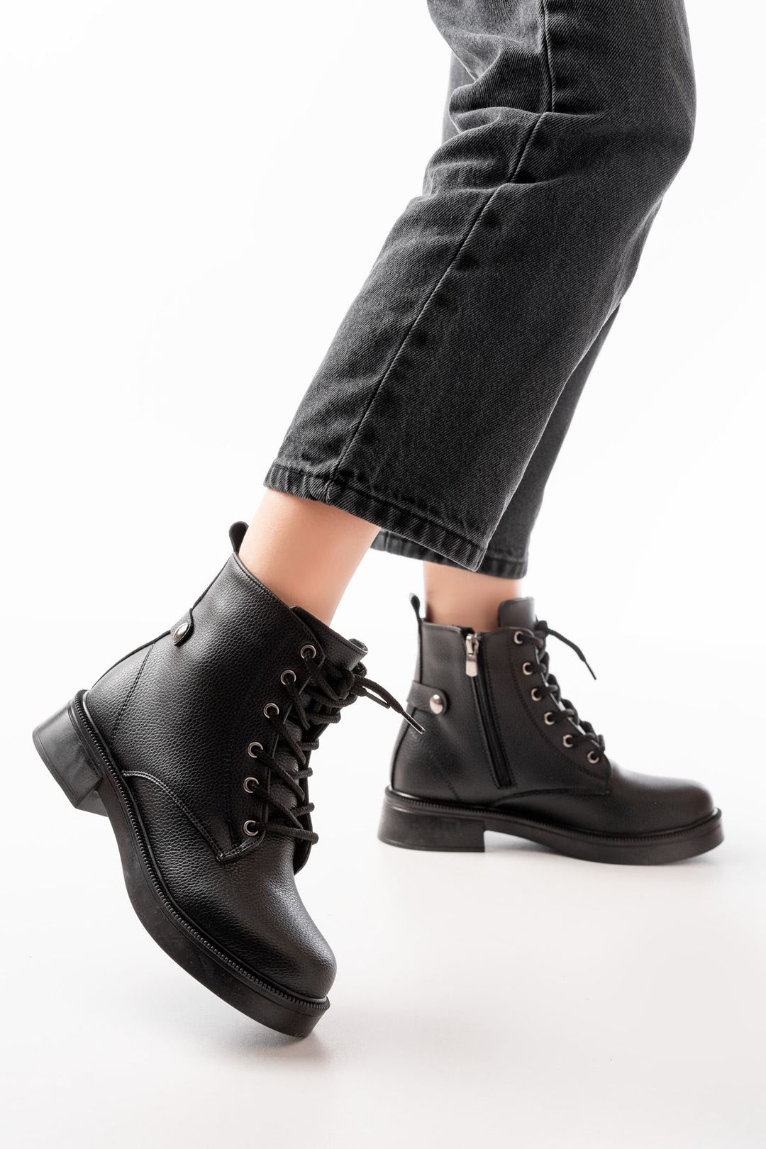 Lauran Siyah Galata Bağcıklı Fermuarlı Kadın Bot