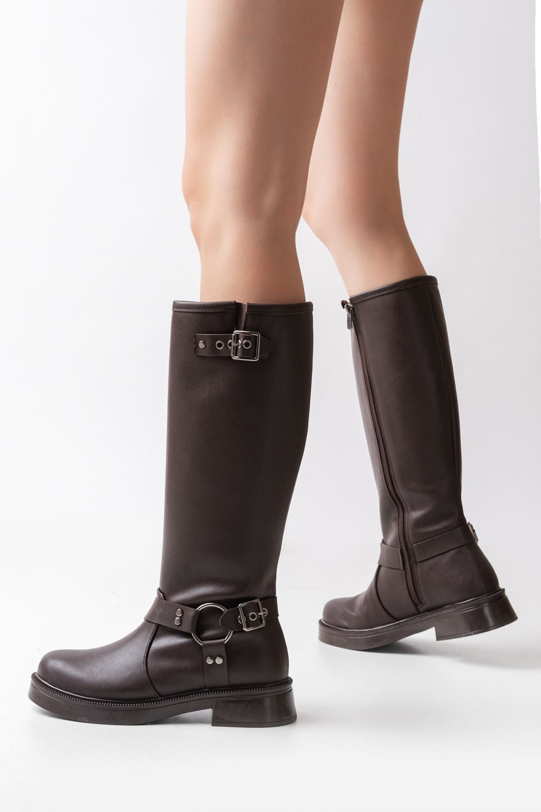 Dehun Kahverengi Toka Aksesuarlı Fermuarlı Kadın Çizme
