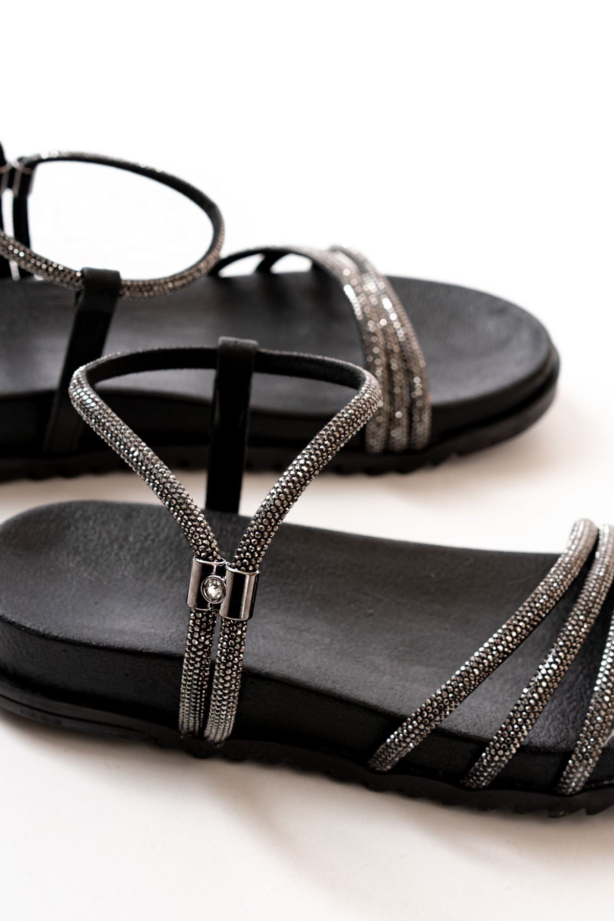 Mafes Siyah Platin Taşlı Günlük Kadın Sandalet