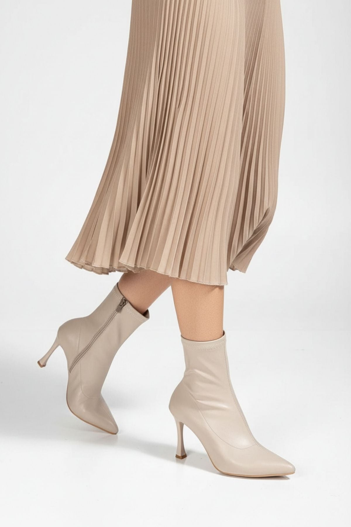 Orjen Kadın Bej Streç Detaylı Topuklu Bot