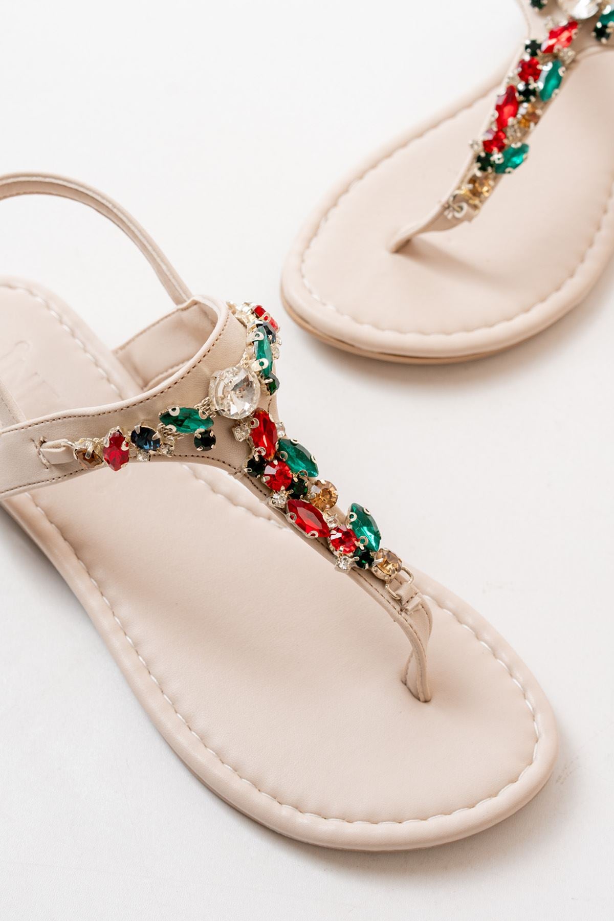 Bolvans Bej Multi Taşlı Parmak Arası Kadın Sandalet