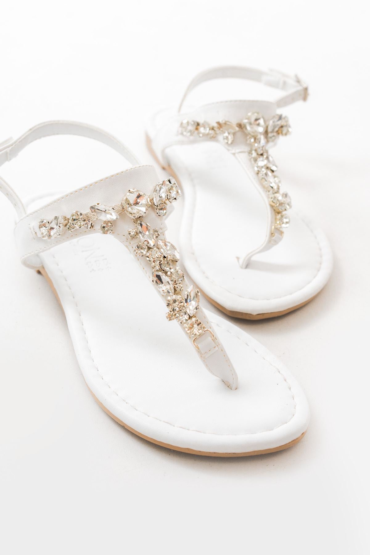 Bolvans Beyaz Gümüş Taşlı Parmak Arası Kadın Sandalet